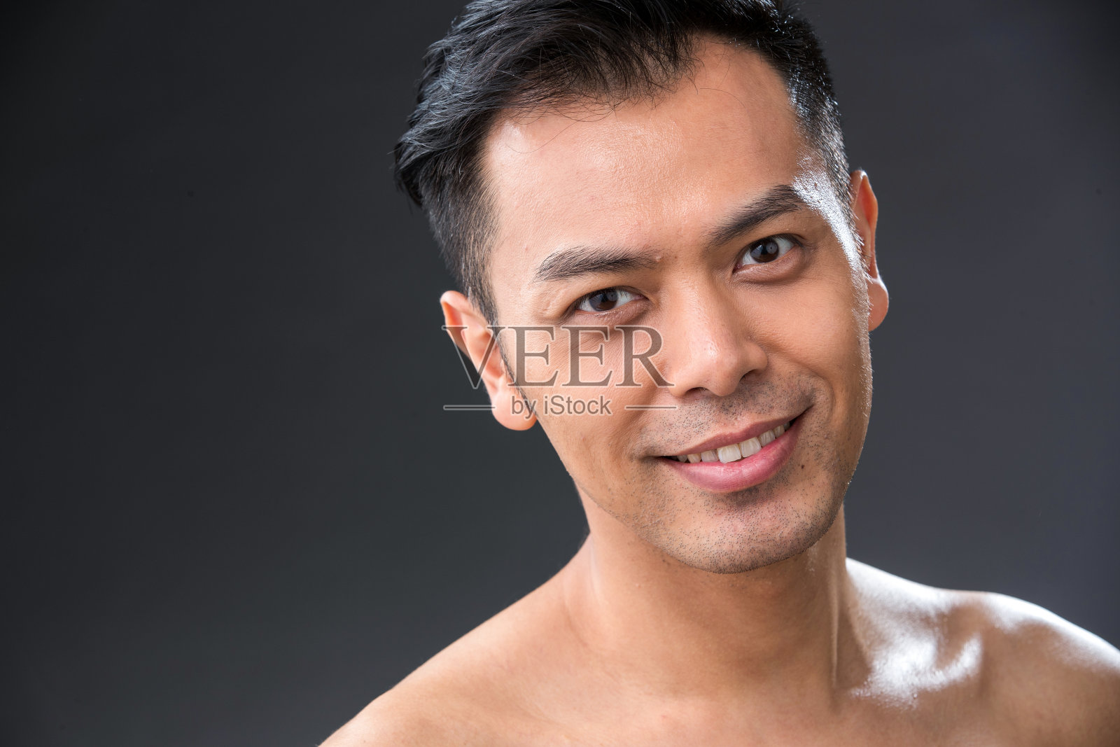 帅气的中年男子脸部特写照片摄影图片