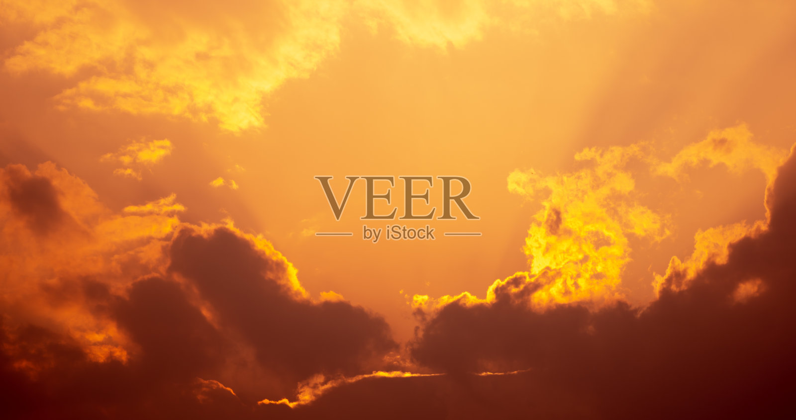 阳光下的天空和云的背景照片摄影图片