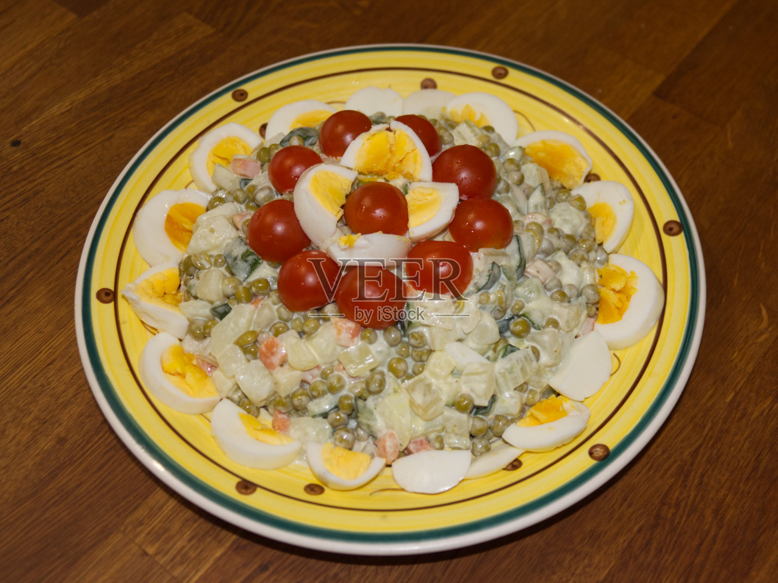 典型的皮埃蒙特菜:俄罗斯沙拉照片摄影图片