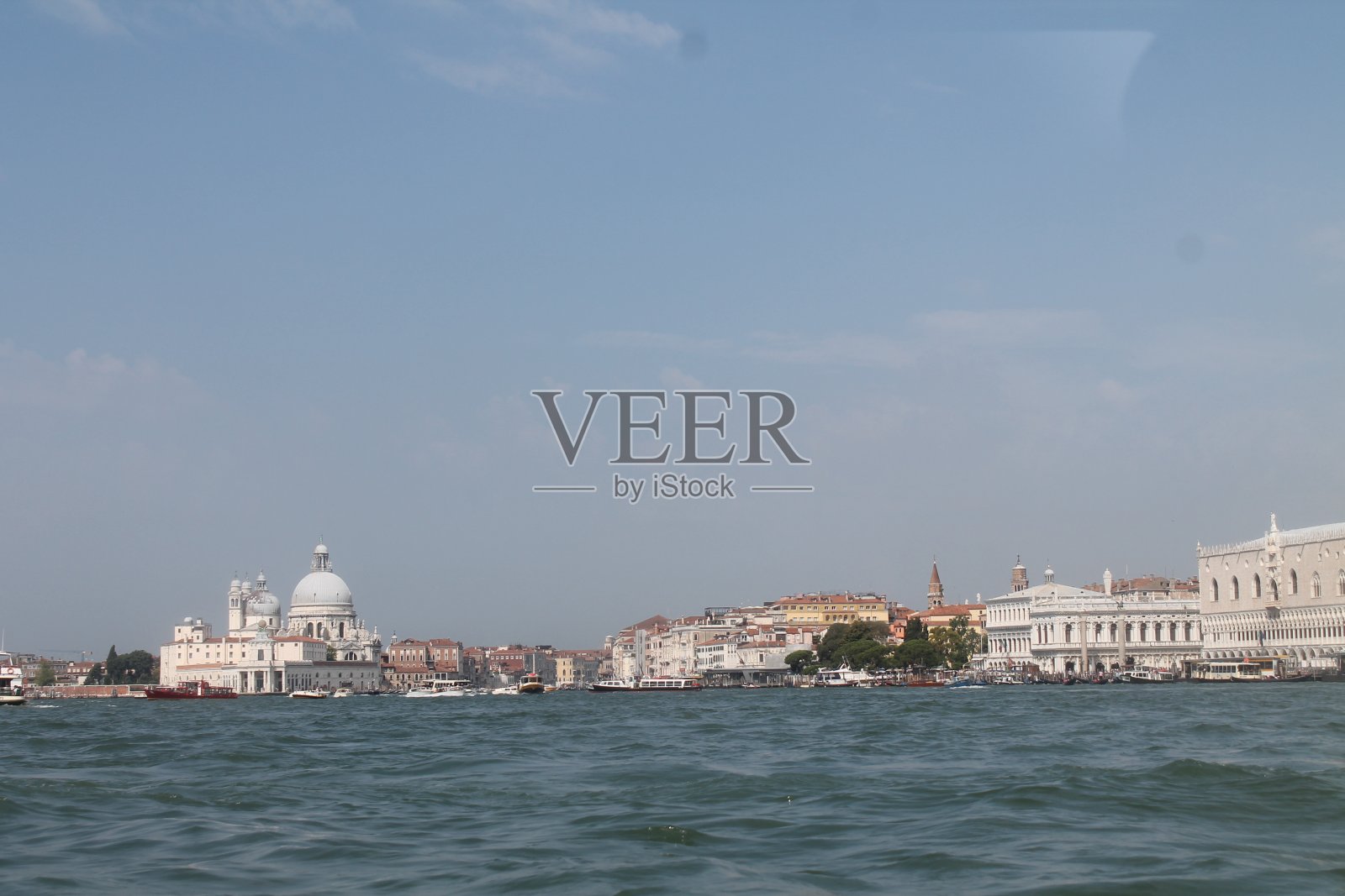 乘船到达威尼斯照片摄影图片