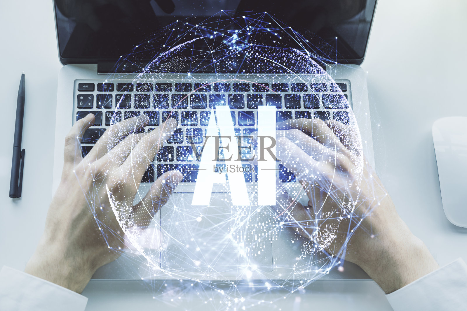 创造性的人工智能符号概念与手在电脑键盘上输入的背景。双重曝光照片摄影图片