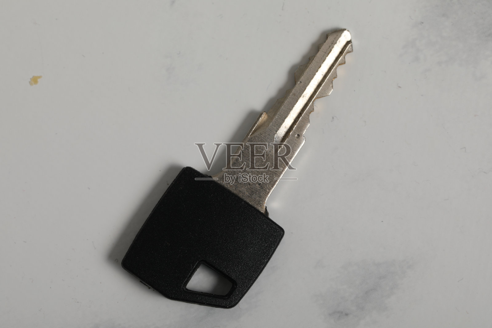 一对孤立在白色背景上的键照片摄影图片