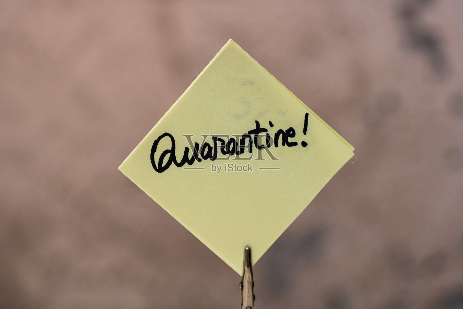 隔离便函邮件提醒中的手写文本，并与复制空间隔离。照片摄影图片