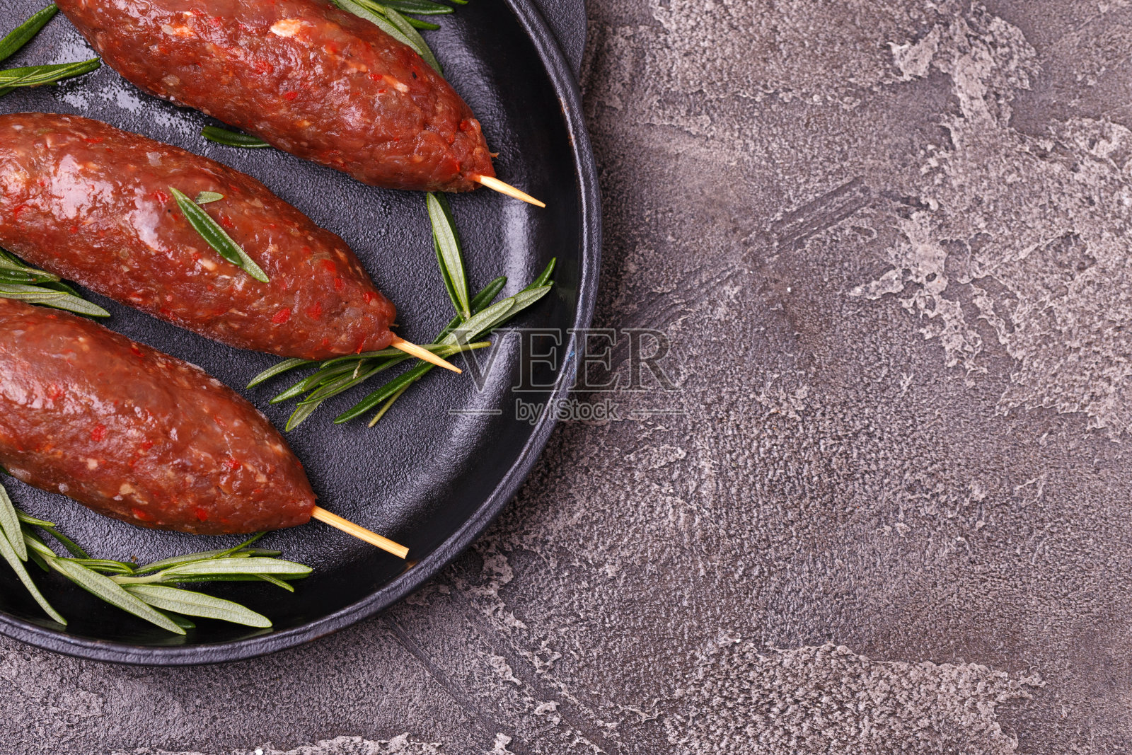 卢拉烤肉，吕丽亚烤肉。准备做饭。快餐照片摄影图片