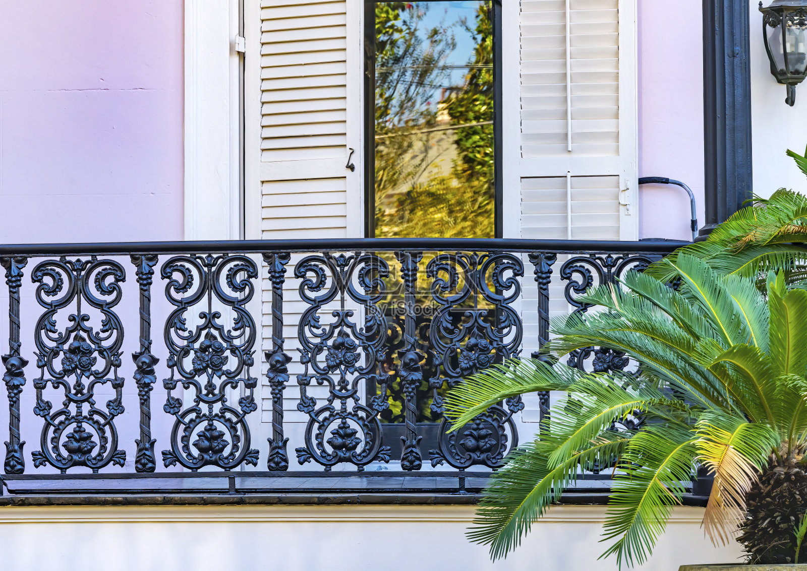 路易斯安那州新奥尔良市花园区黑铁装饰照片摄影图片