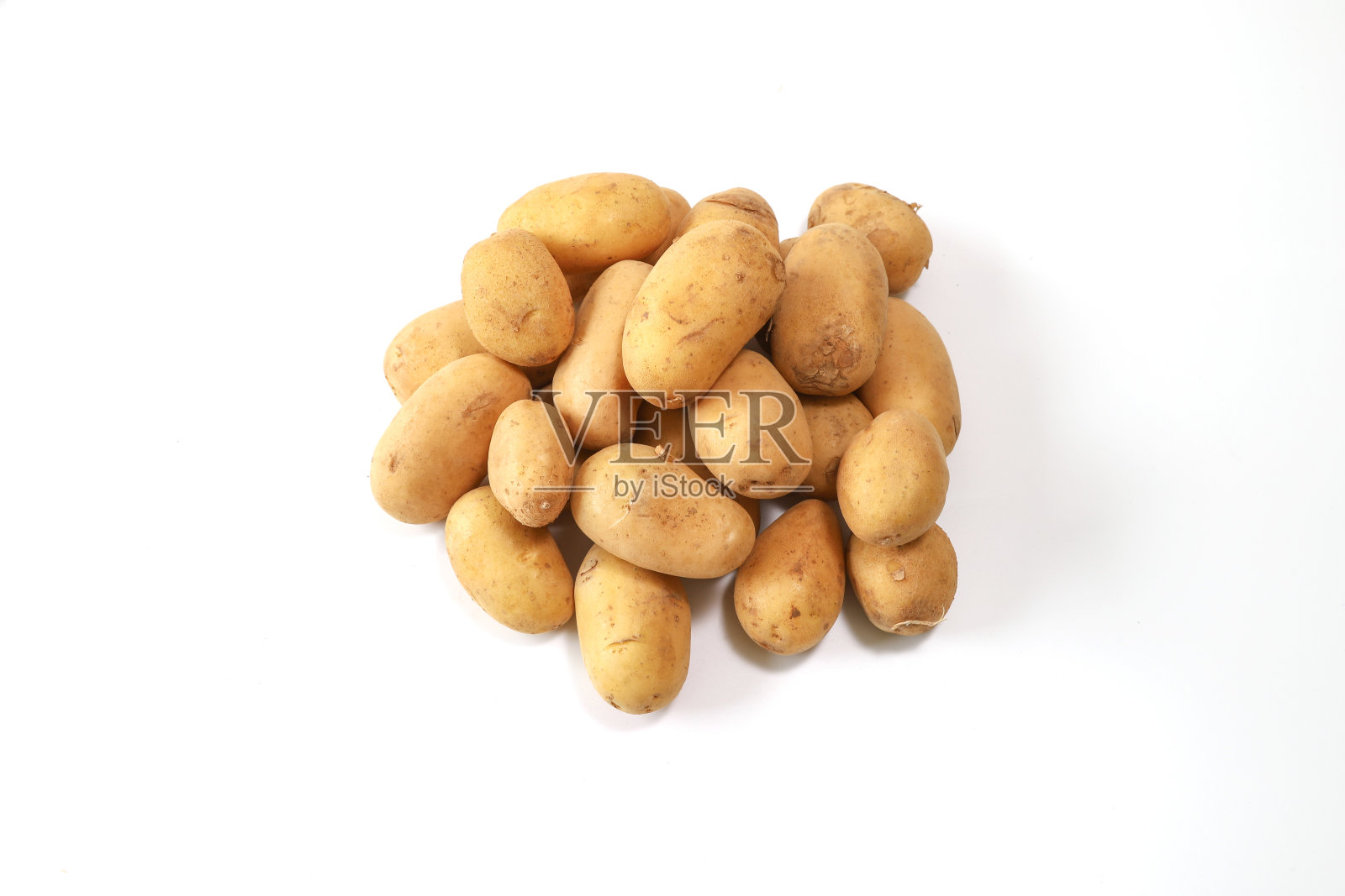 白色背景的土豆照片摄影图片