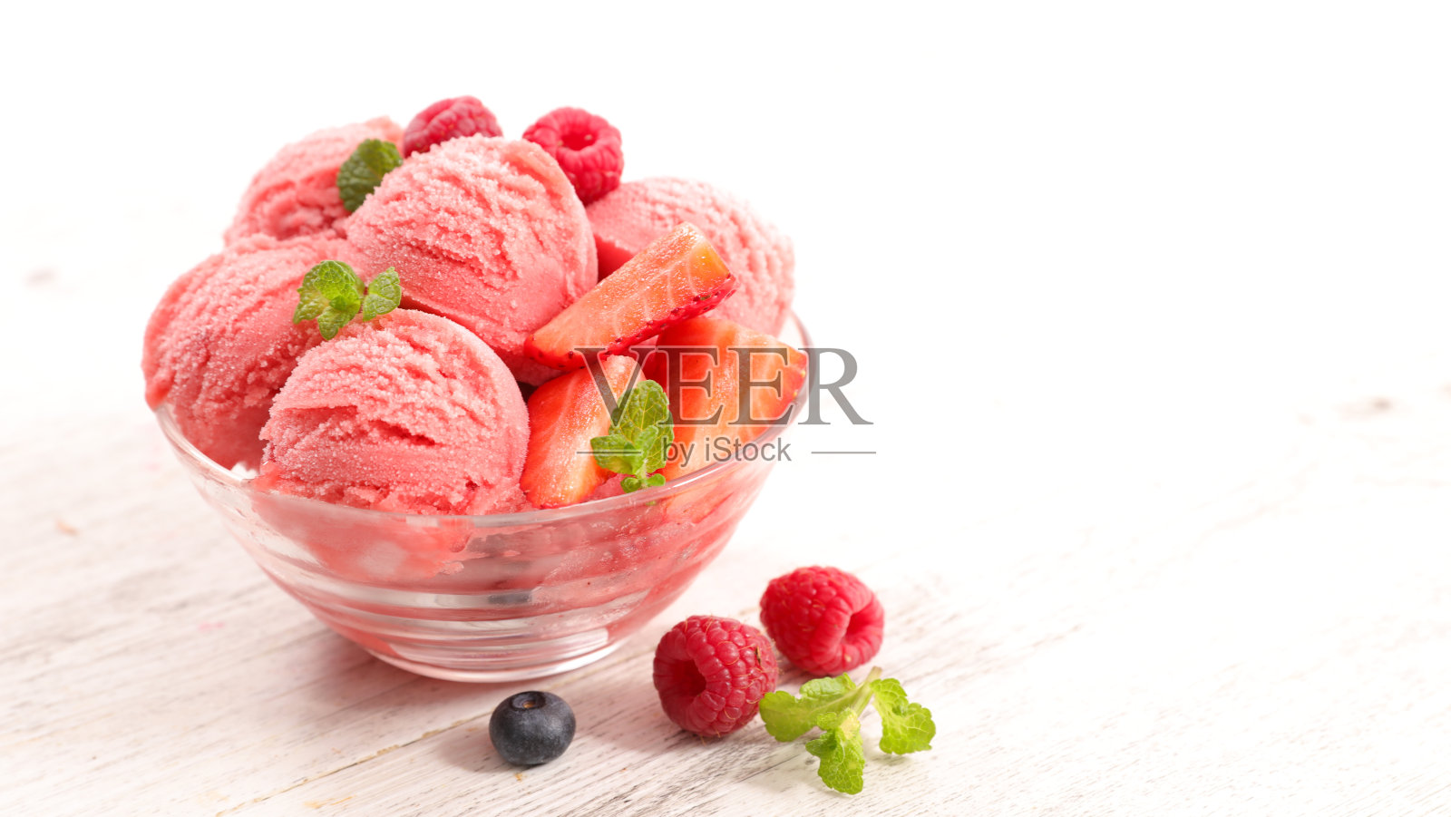 盆腔覆盆子冰淇淋照片摄影图片