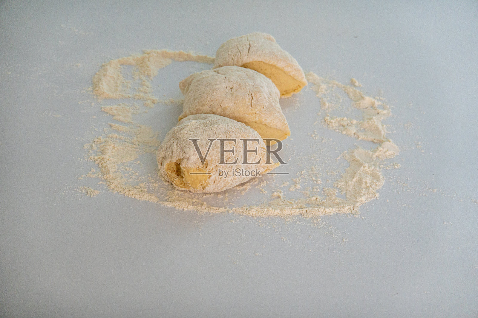 准备烤面团照片摄影图片