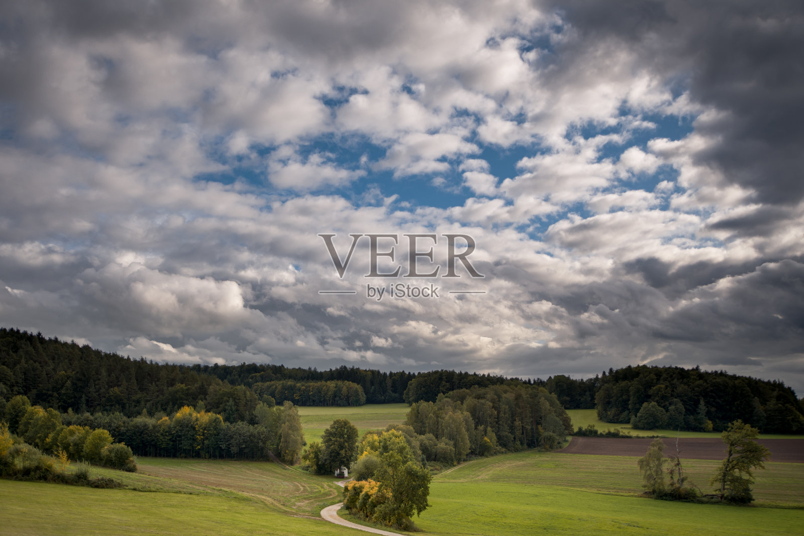 陆地上的云景照片摄影图片