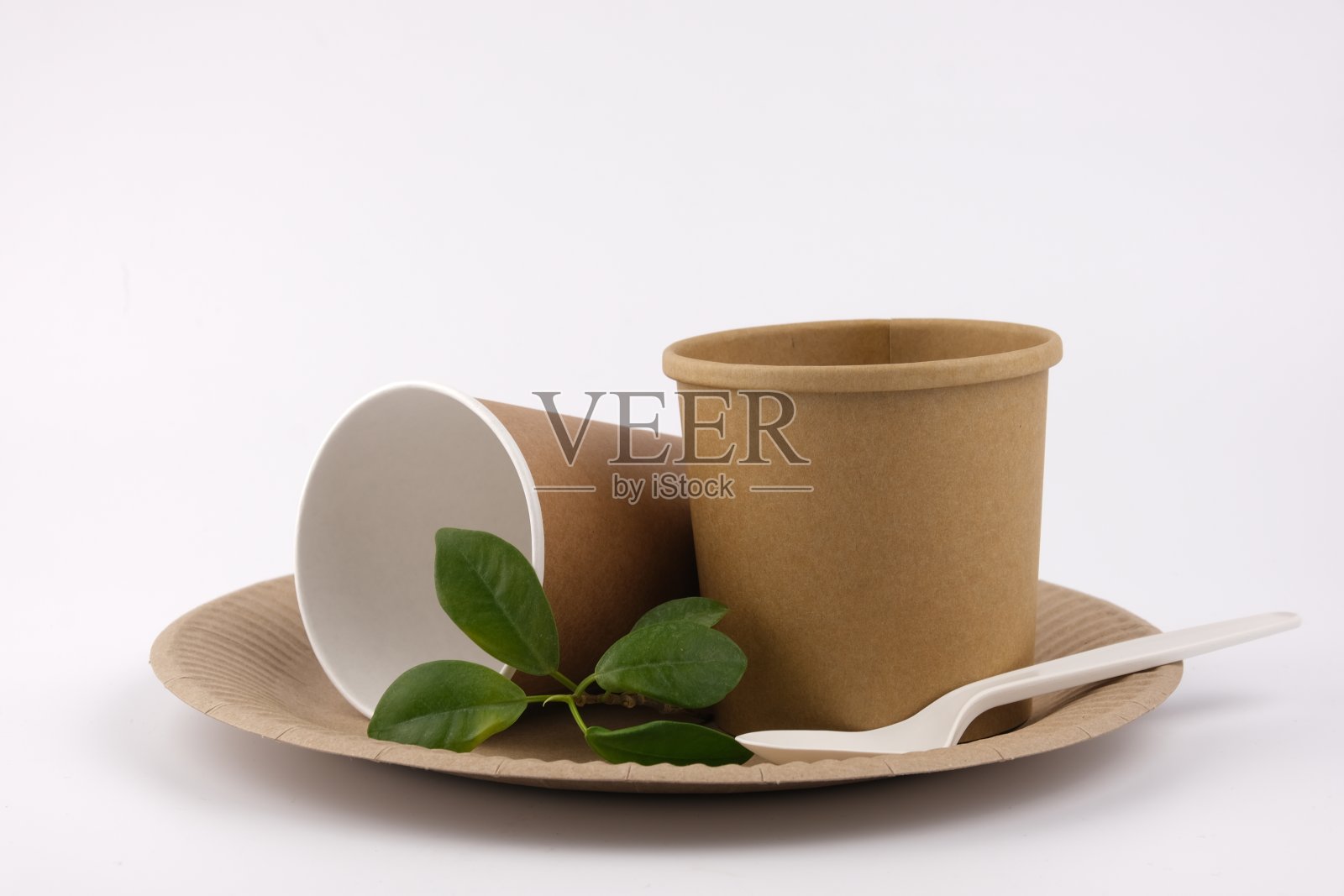 理念、生态、生态、生态友好。天然环保一次性用具。盘子，杯子和快餐盒照片摄影图片