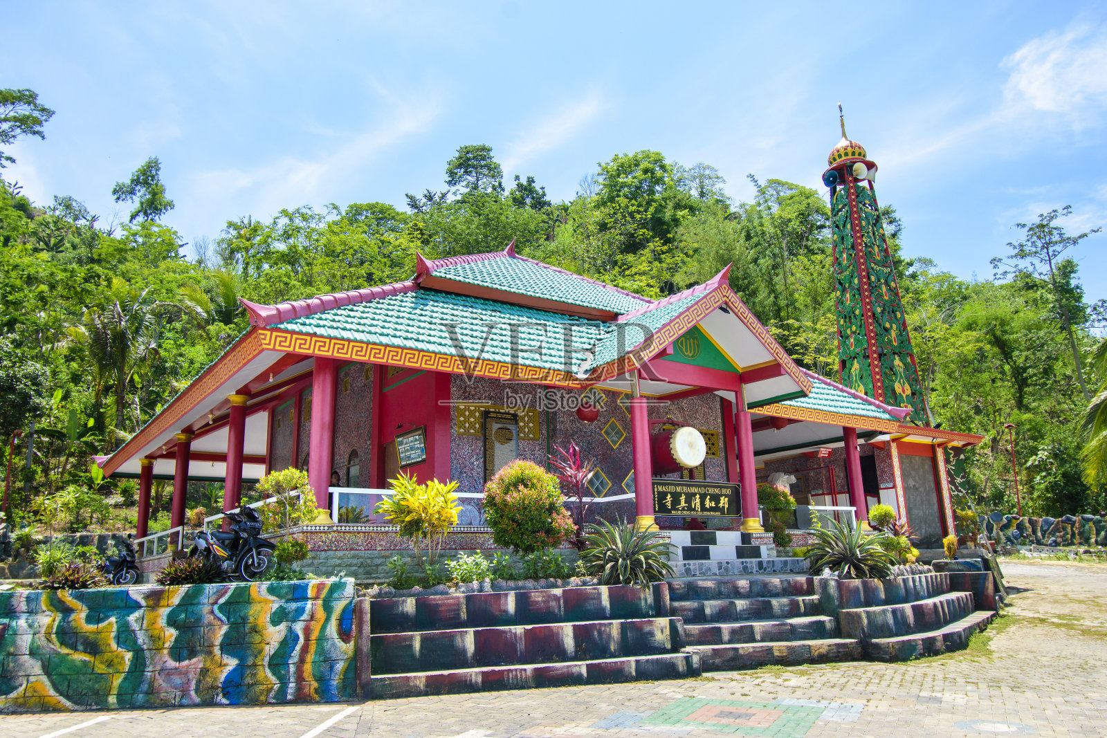 马朗南部瓜中国海滩上的郑和清真寺照片摄影图片