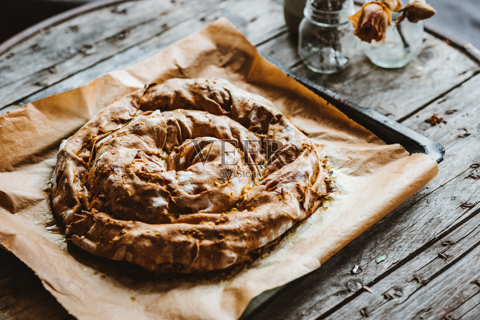 传统塞尔维亚/波斯尼亚/南斯拉夫美食：自制馅饼照片摄影图片