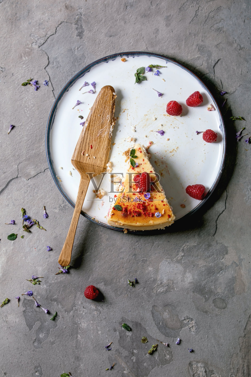 树莓烤芝士蛋糕照片摄影图片