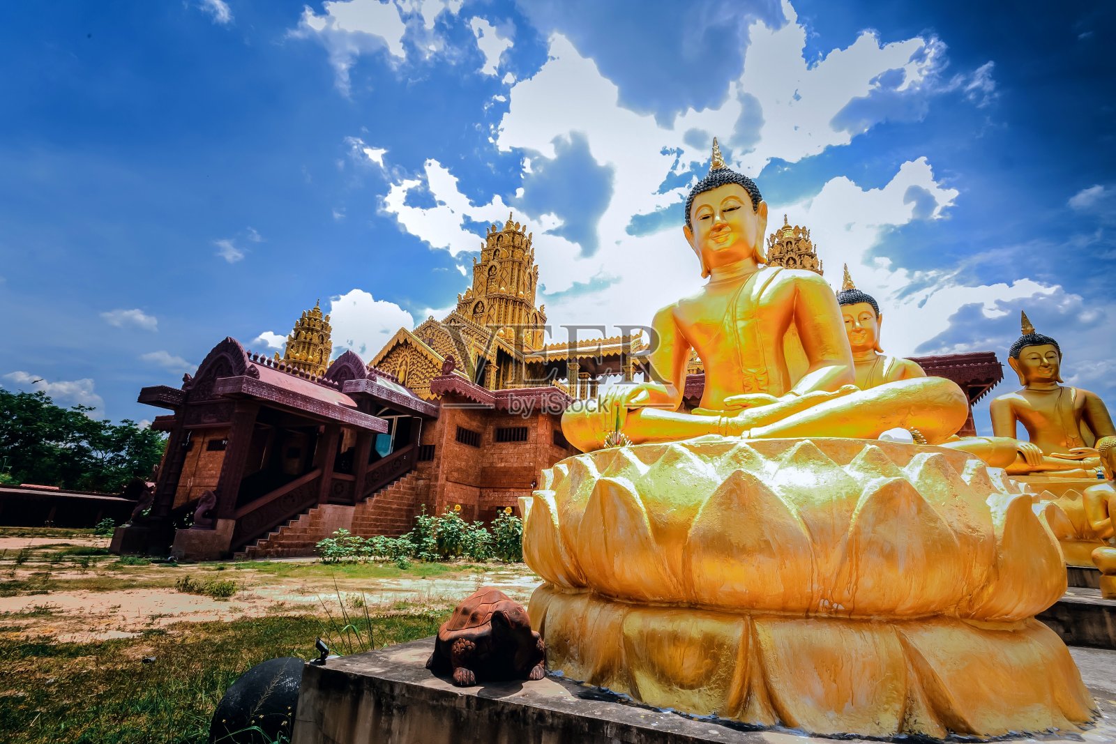 佛像在山上照片摄影图片