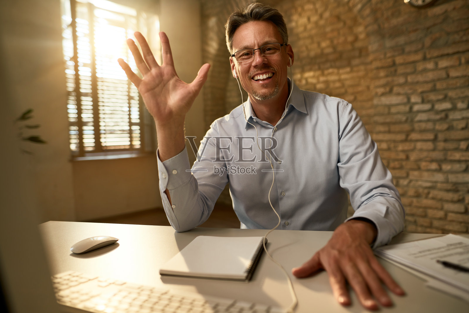 你好，很高兴再次见到你!照片摄影图片