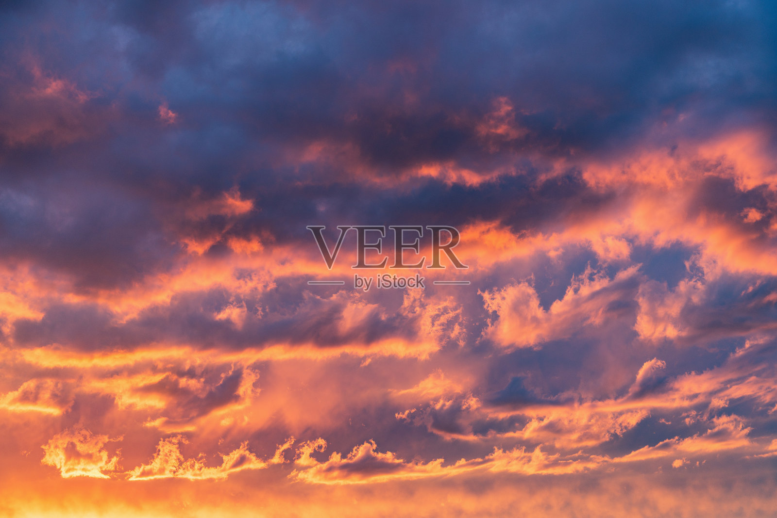 天空中令人惊叹的云景。照片摄影图片