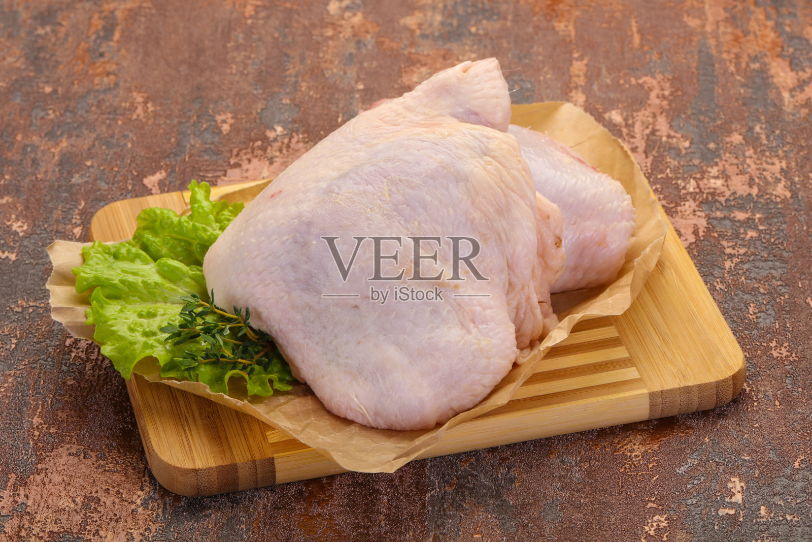 生鸡肉臀部照片摄影图片