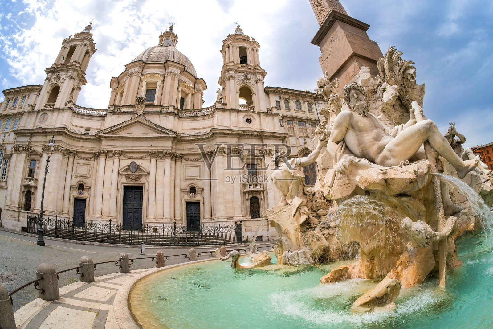 四河喷泉和罗马纳沃纳广场的圣阿涅斯教堂照片摄影图片