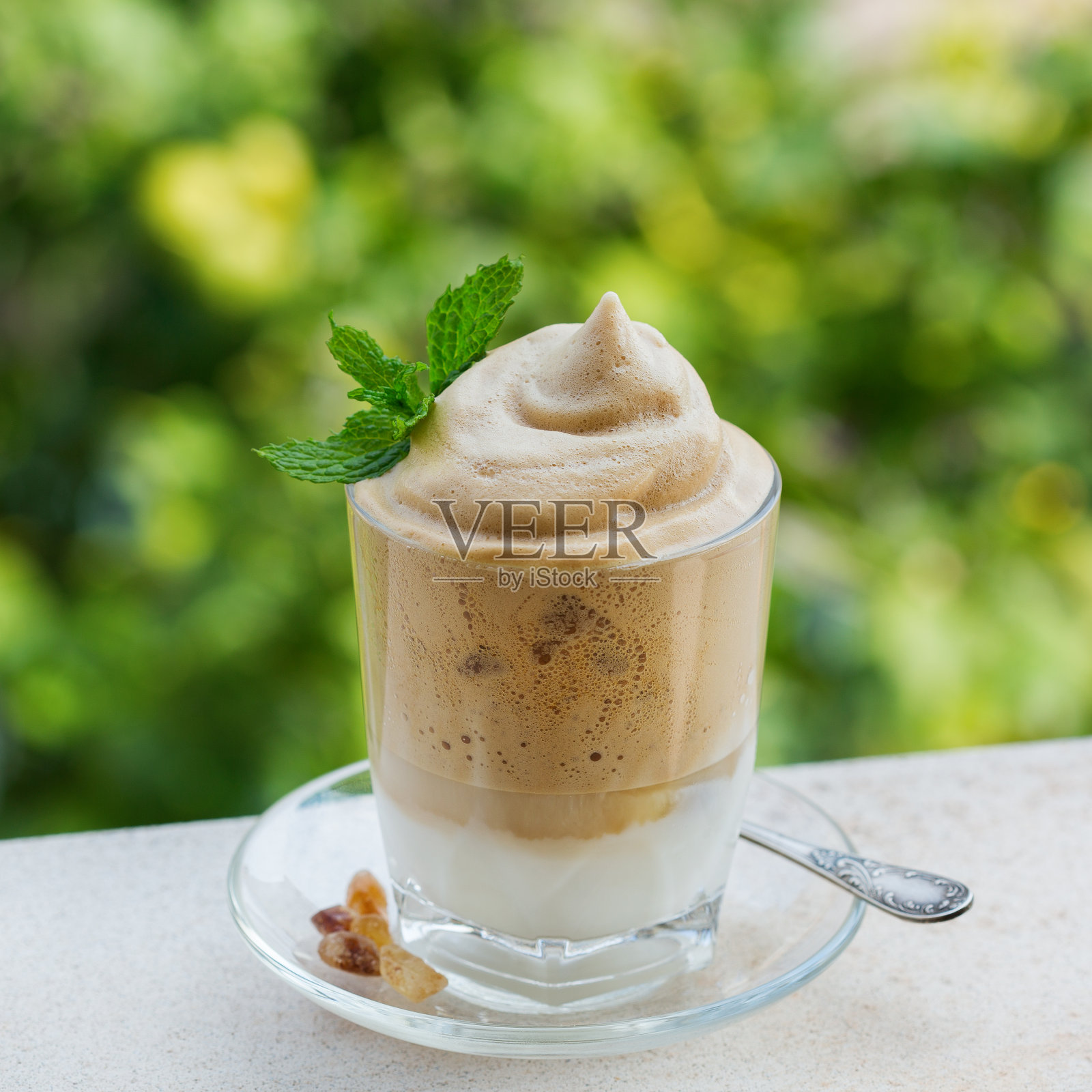 时尚冰泡沫超蓬松达尔戈纳速溶咖啡饮料照片摄影图片