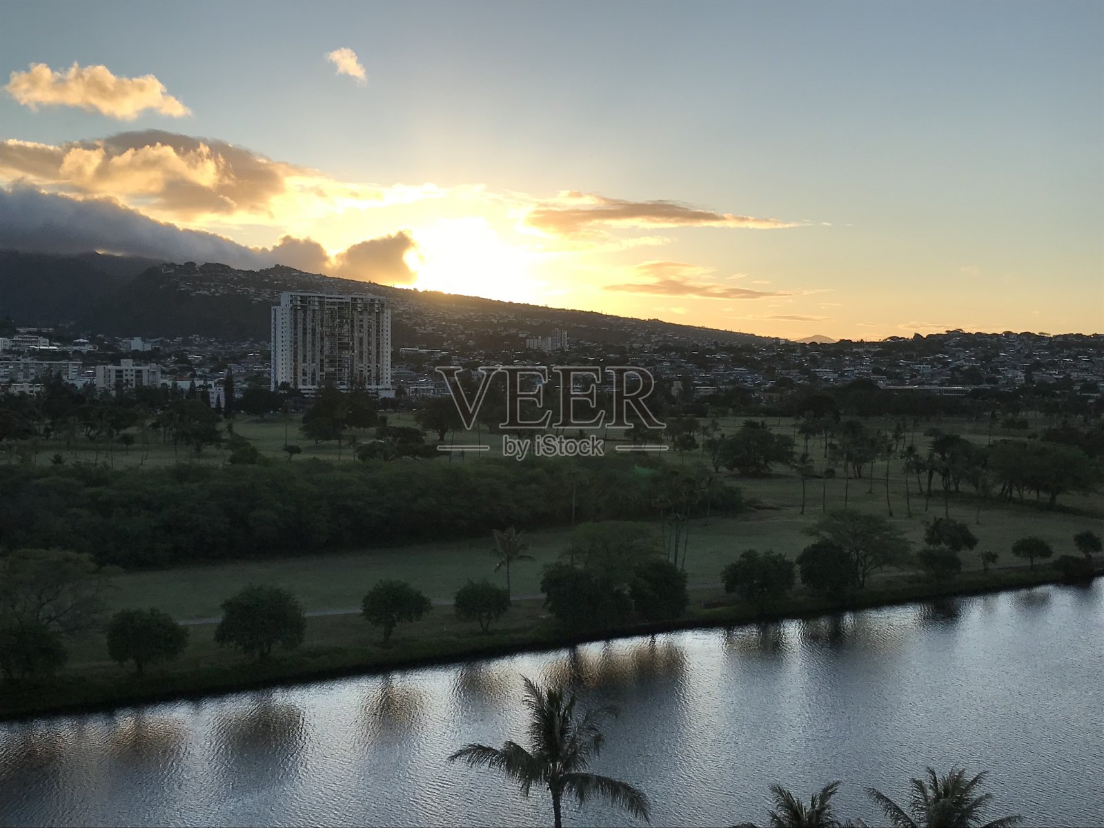 夏威夷檀香山运河上的日出照片摄影图片