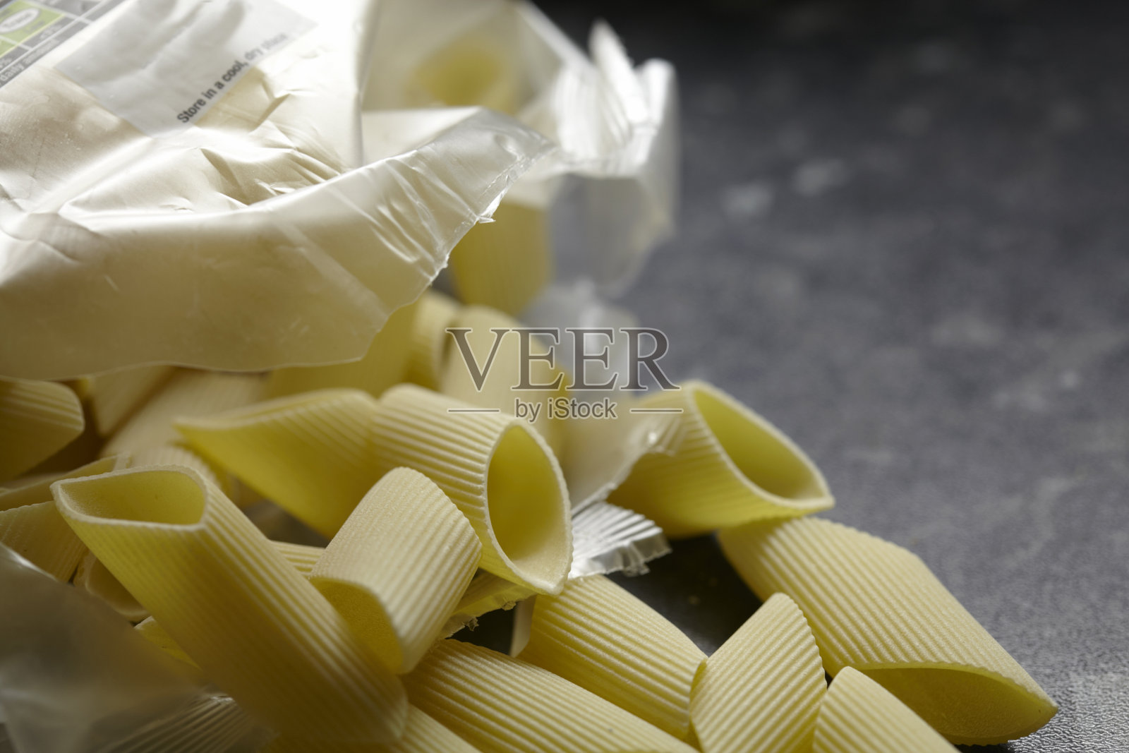 一包干通心粉通心粉照片摄影图片