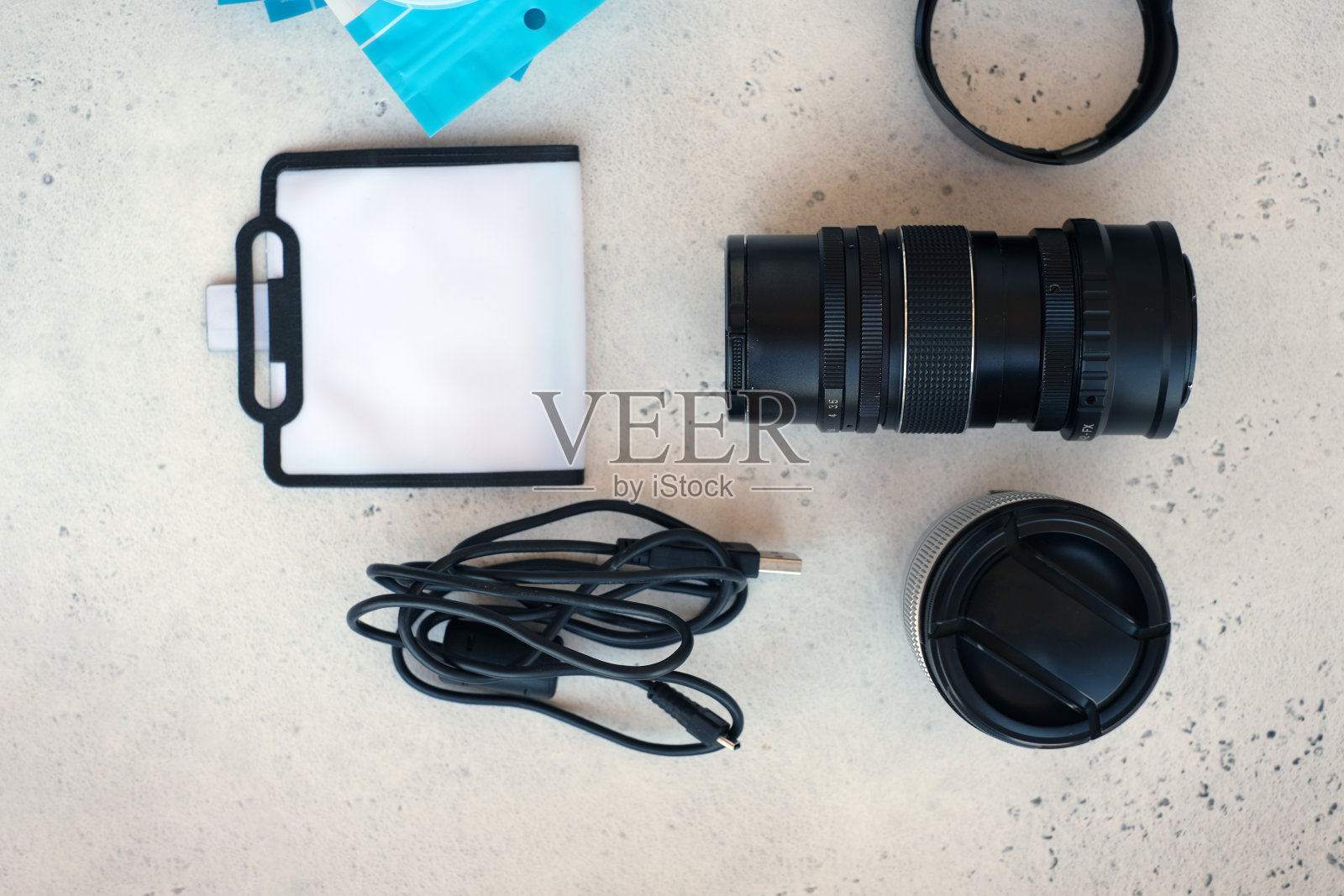 平铺构图，配有专业摄影师专用设备照片摄影图片