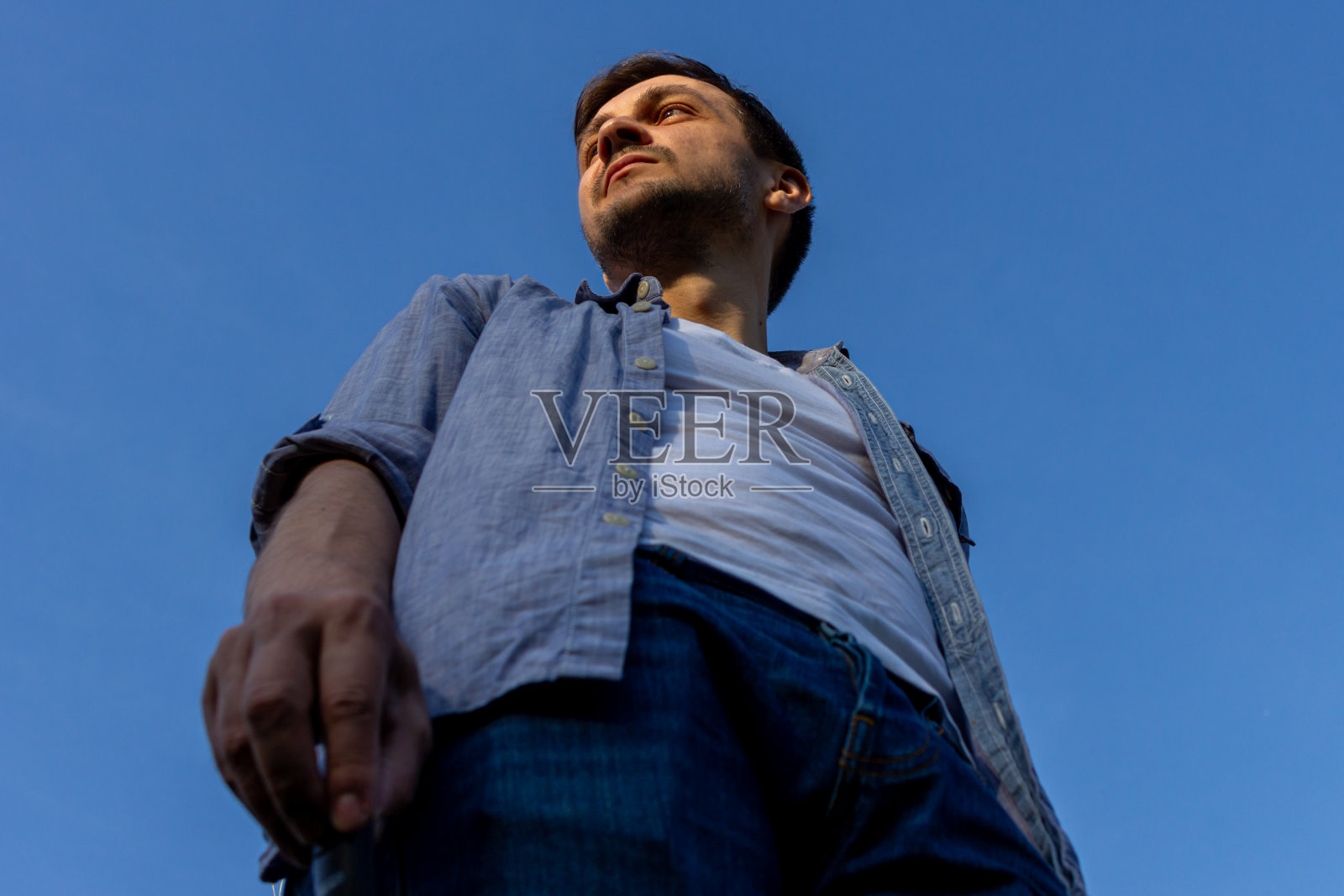 一个人在大自然中照片摄影图片