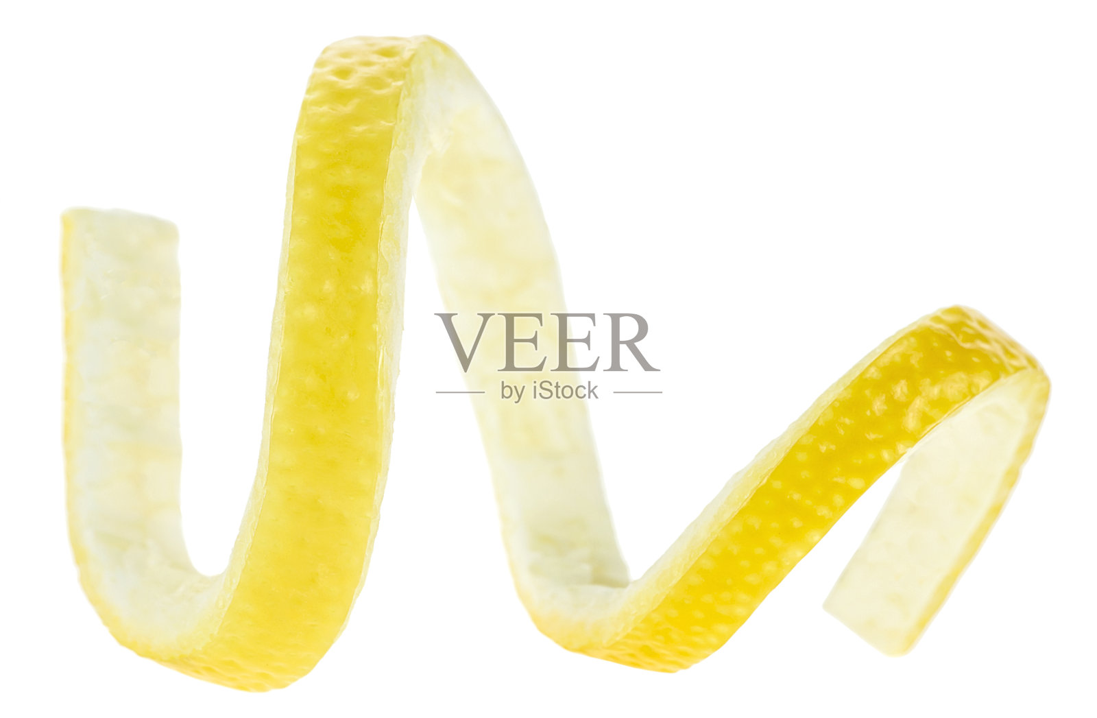 柠檬皮卷曲孤立在白色的背景。柠檬扭曲。柑橘皮。照片摄影图片