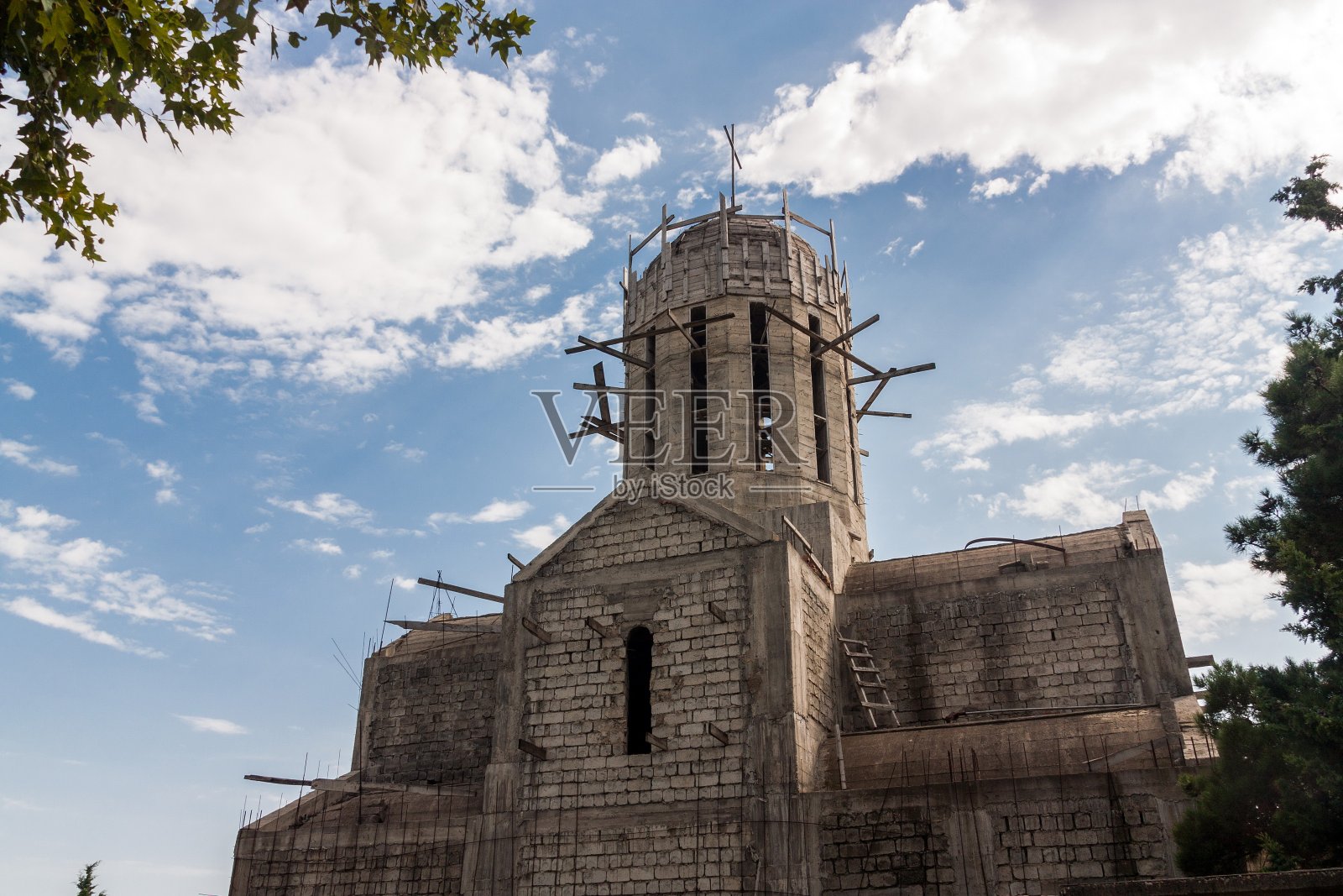 这座旧教堂正在进行建筑工程照片摄影图片