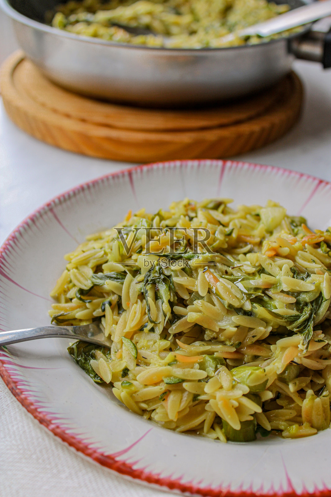 谷物和绿色蔬菜。素食。照片摄影图片