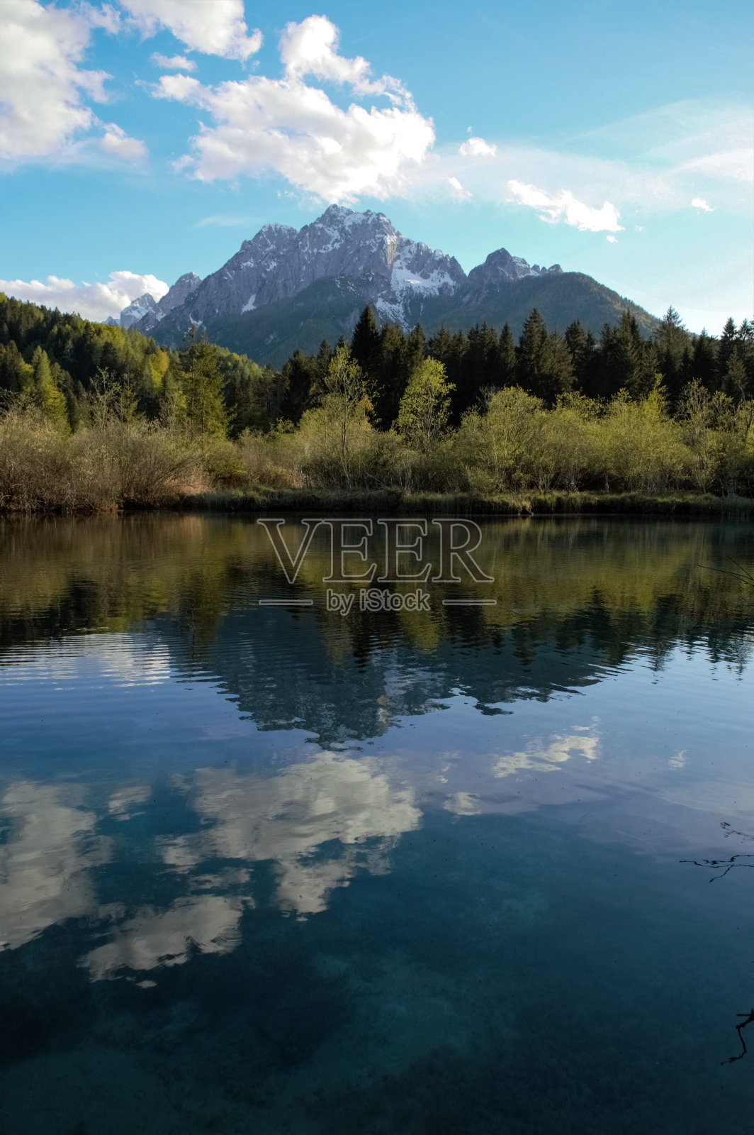 山湖反射照片摄影图片