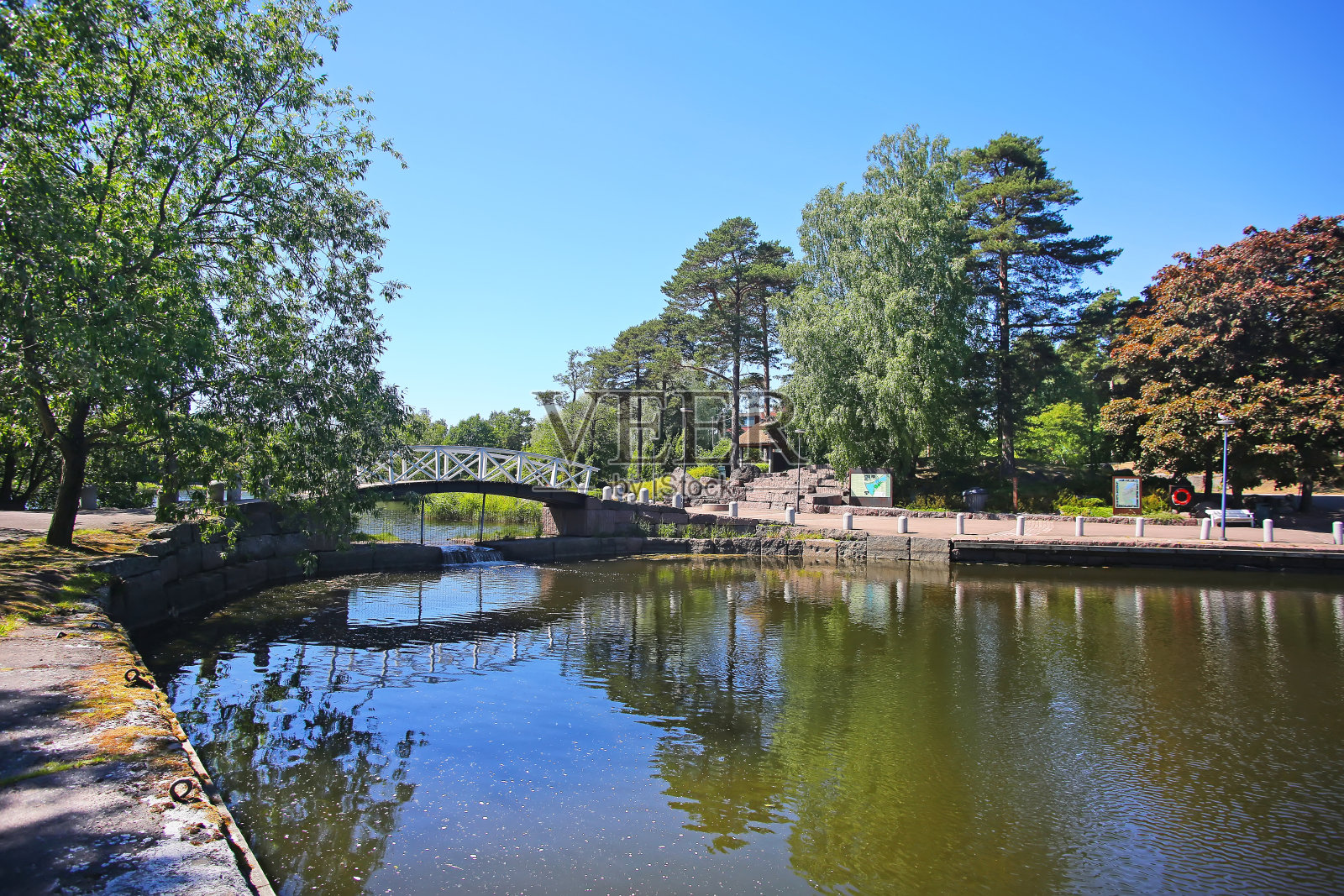 沙浦卡水上公园是一个迷人的城市中心公共花园。在这个国家，Kotka, Kymenlaakso省，该公园获得了比其他任何公园更多的赞誉。照片摄影图片