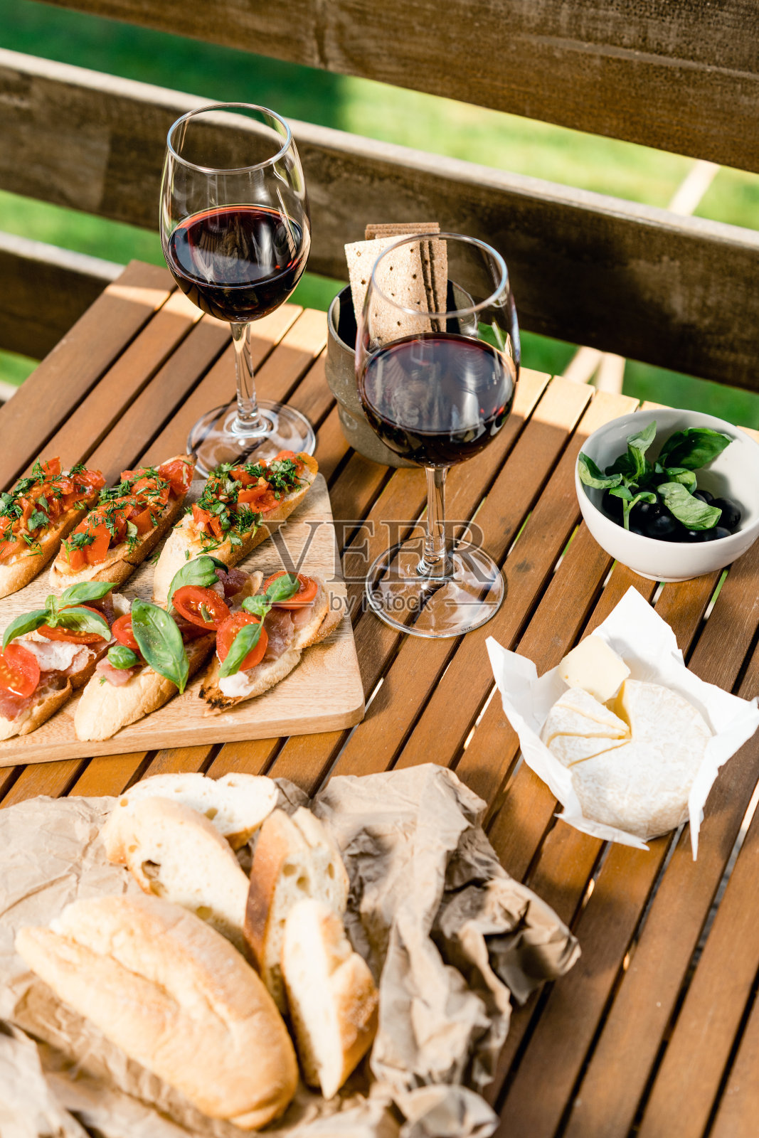 美食晚餐配红酒照片摄影图片