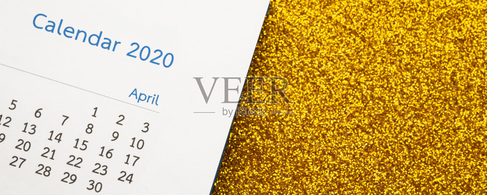 2020年新年快乐日历页关闭在金色闪闪发光的背景照片摄影图片