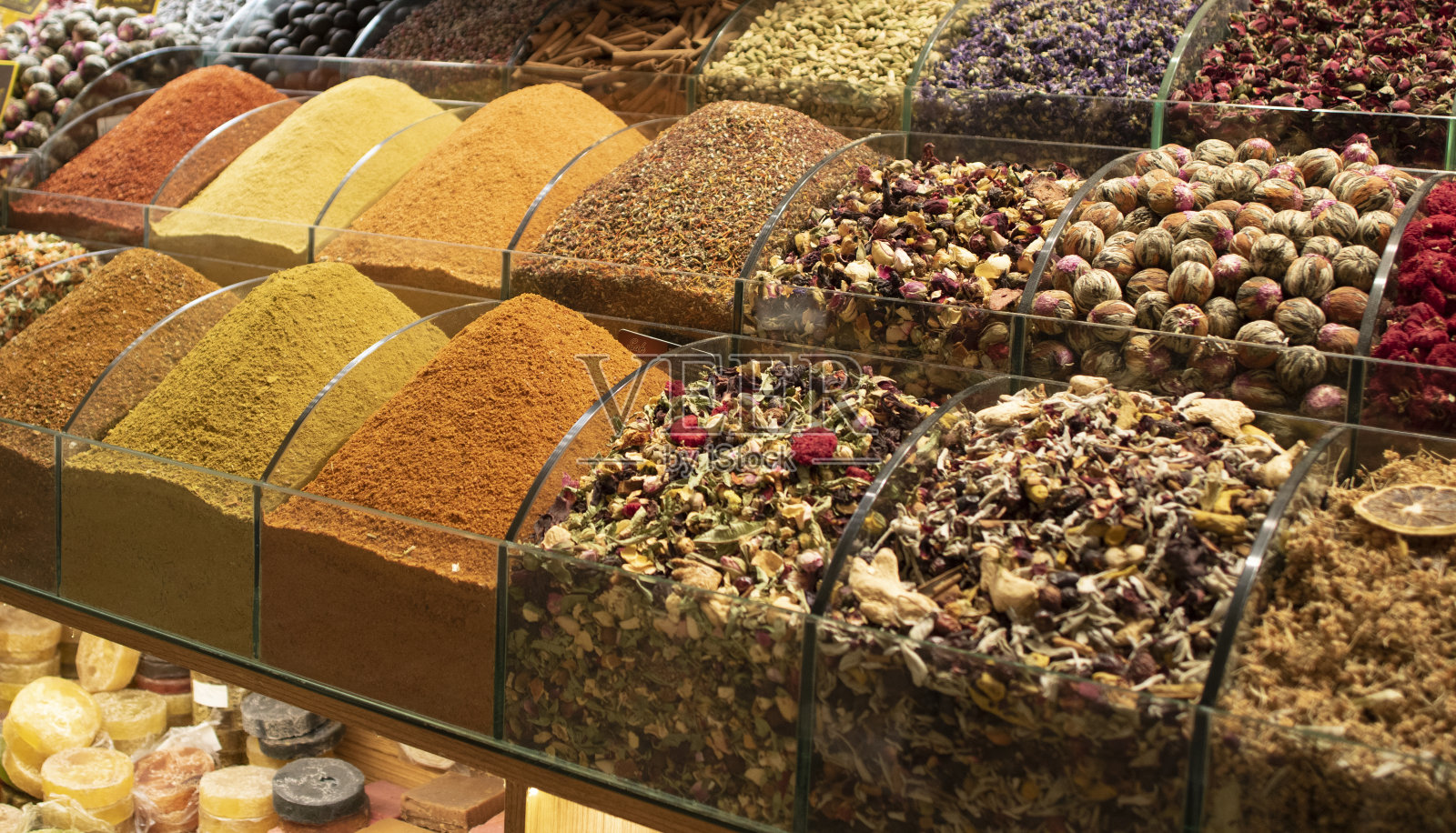 干草药茶。健康美味的不同品种和口味。照片摄影图片