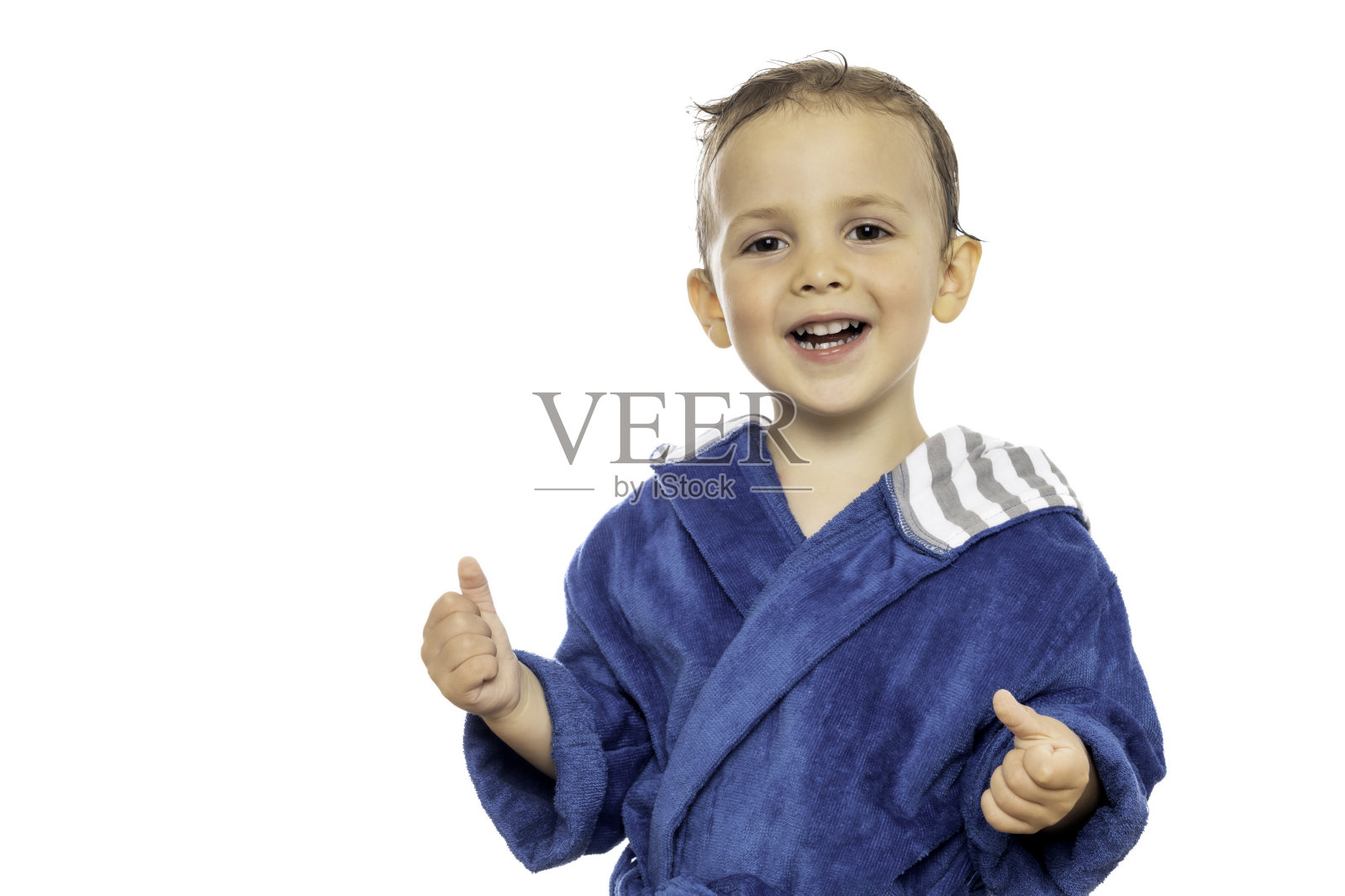 小男孩摆姿势笑照片摄影图片