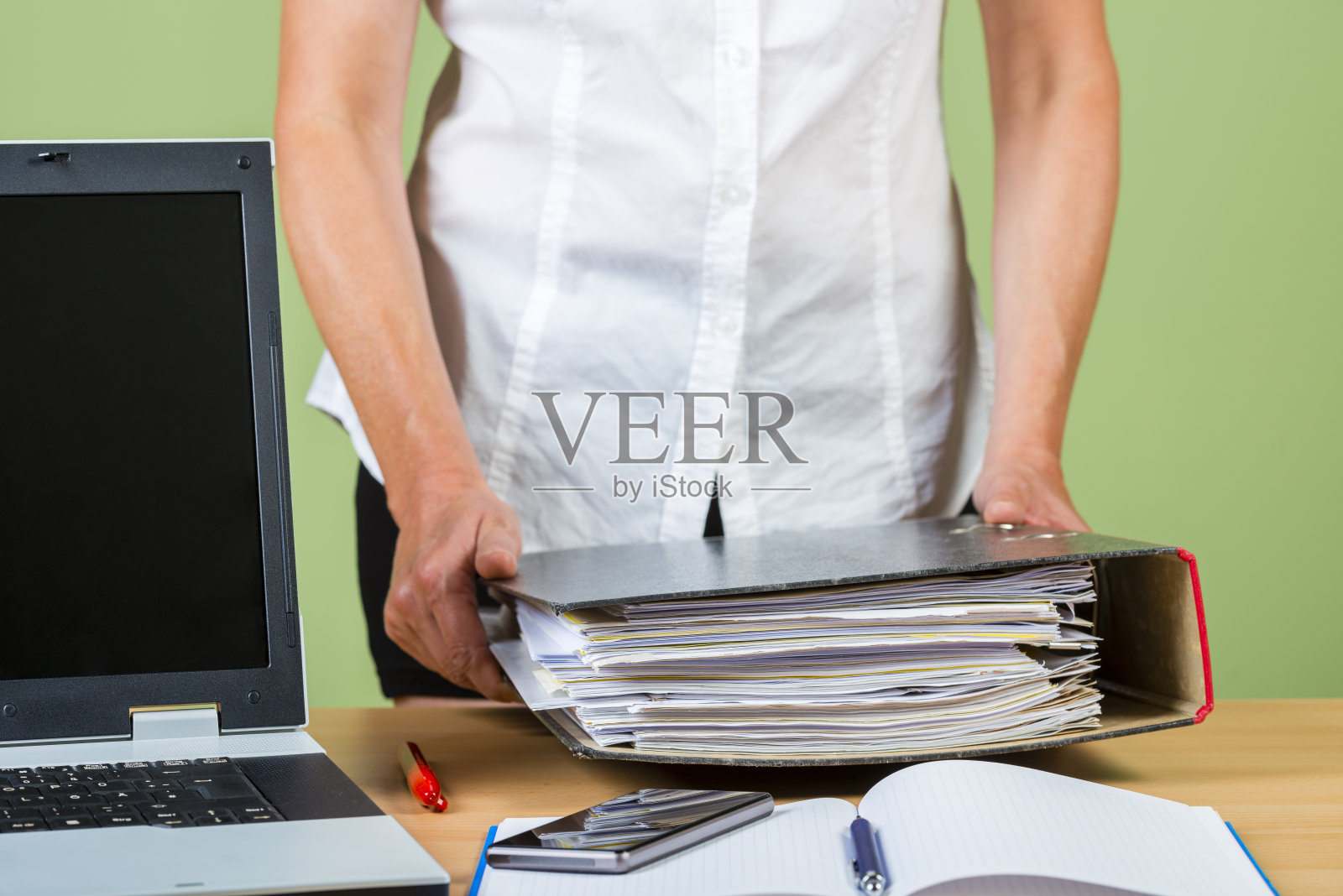 秘书在办公室照片摄影图片