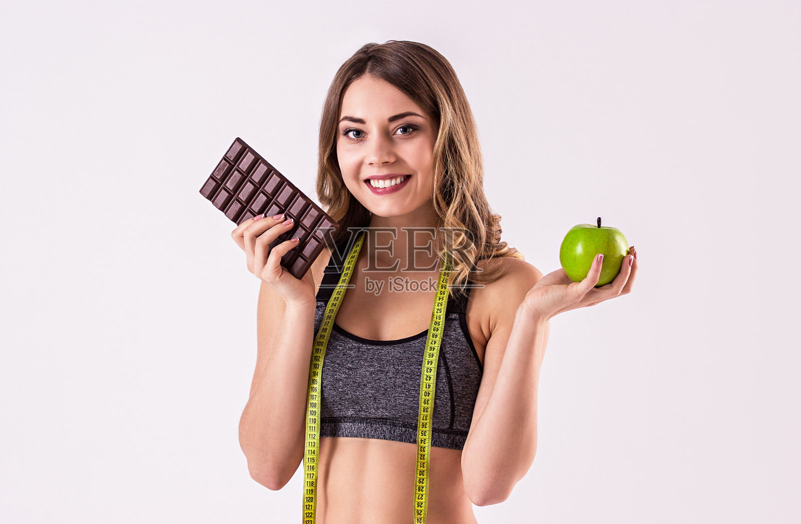 她是巧克力的爱好者照片摄影图片