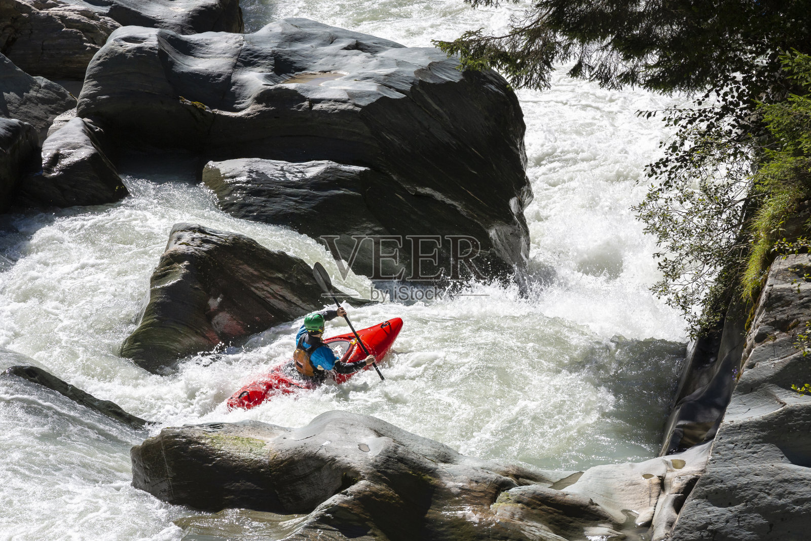 皮划艇在白水照片摄影图片