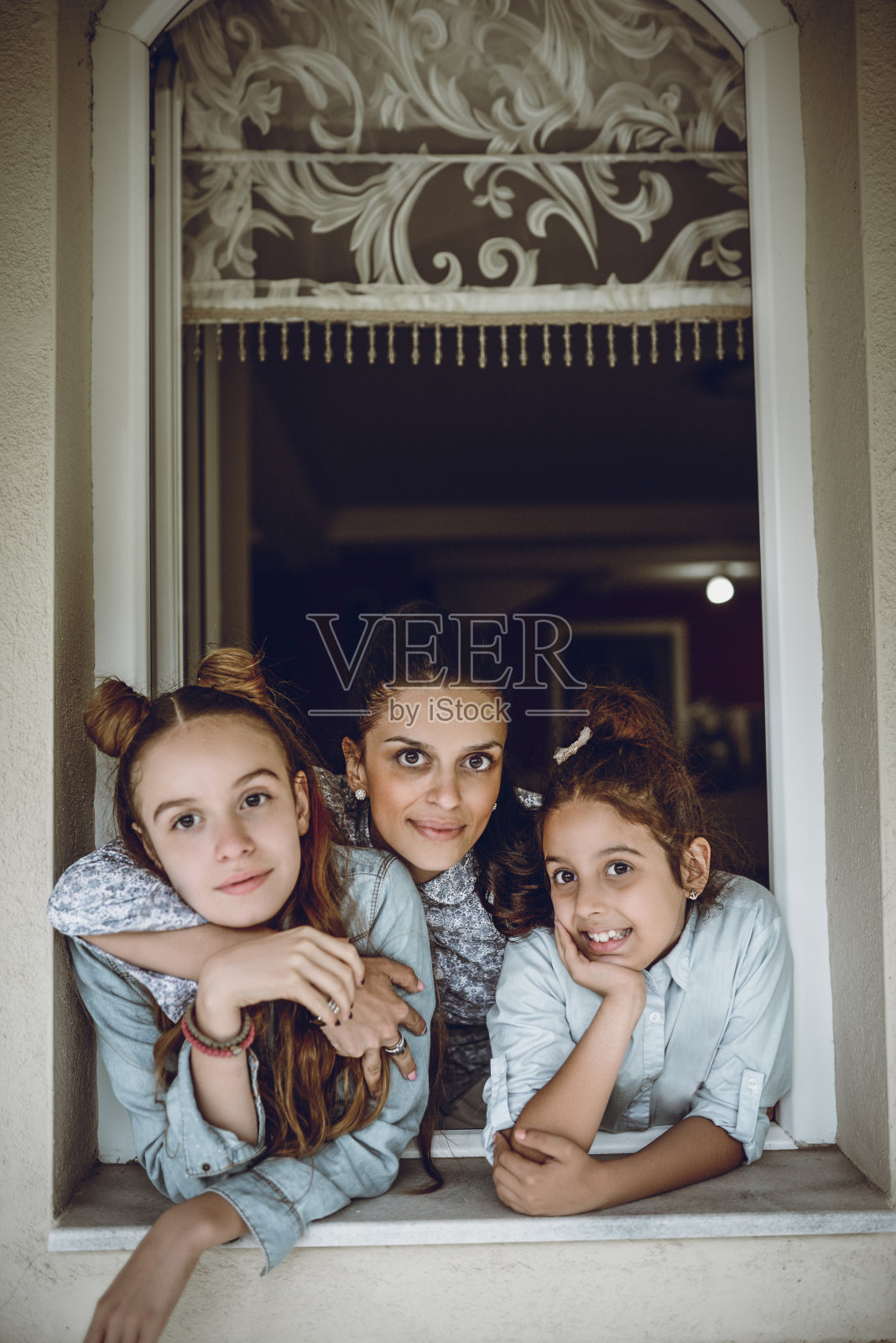 美丽的家庭享受一起度过的时光照片摄影图片