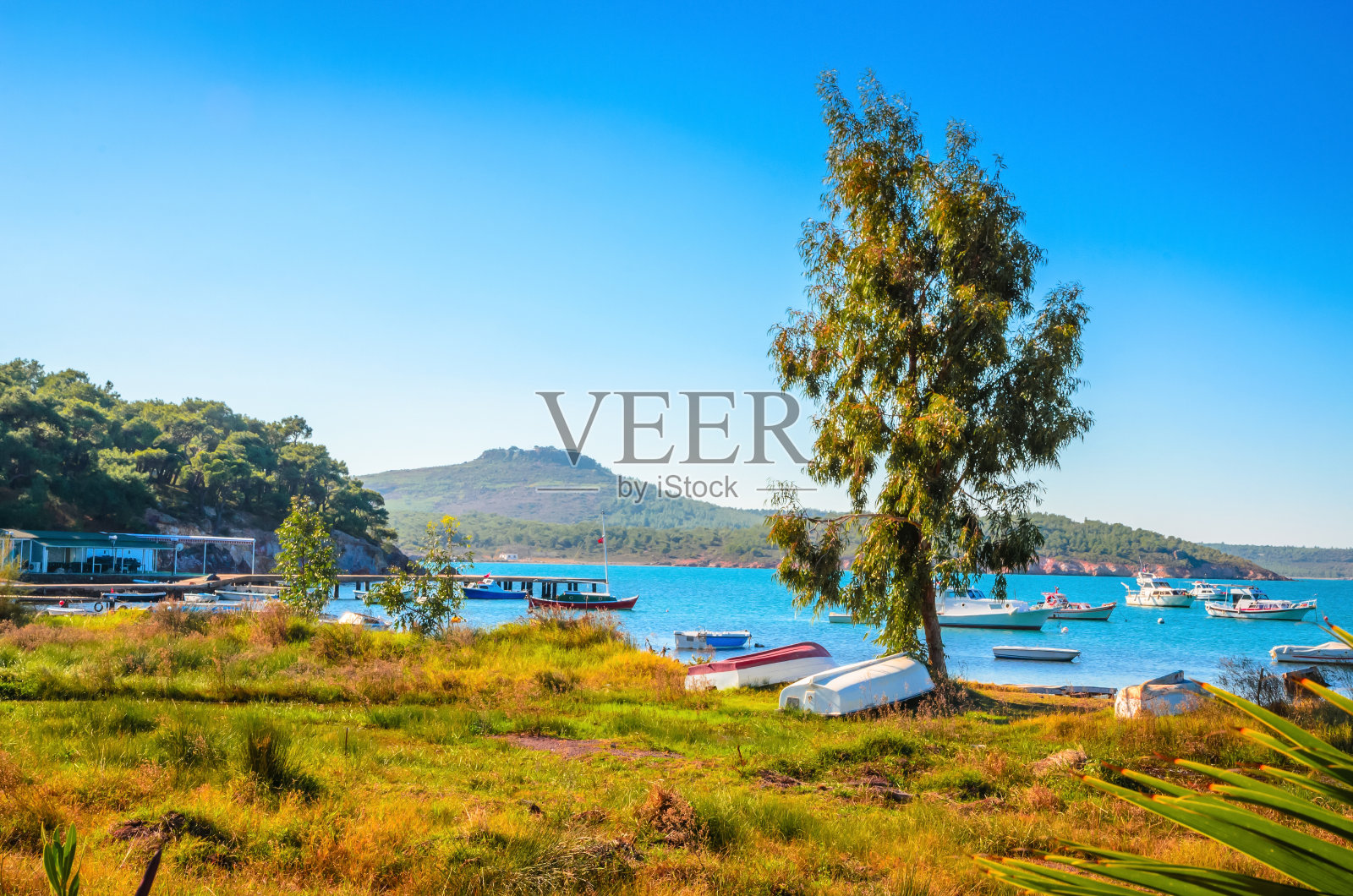 土耳其阿瓦利克市附近美丽的海景照片摄影图片