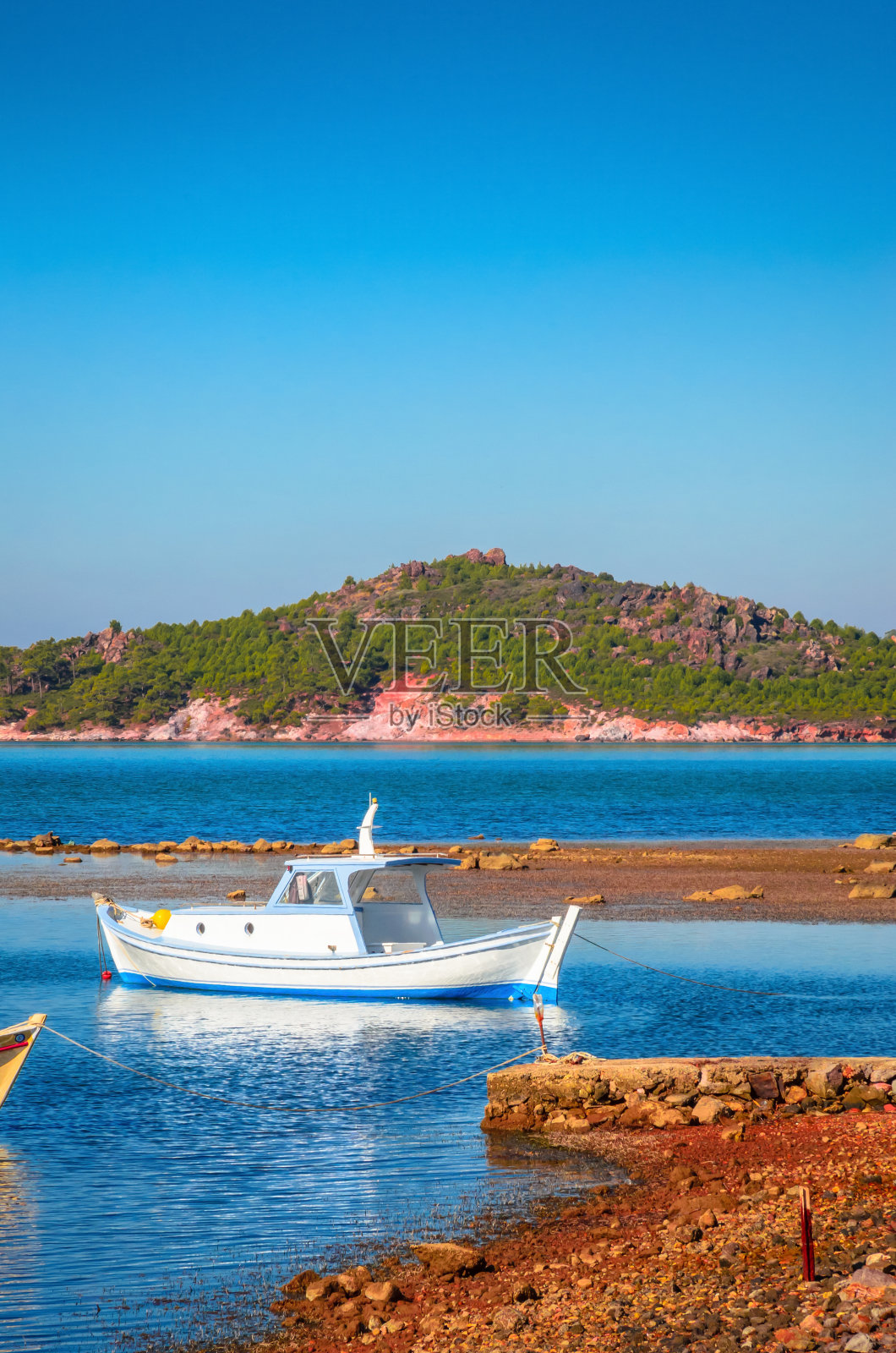 土耳其阿瓦利克市附近美丽的海景照片摄影图片
