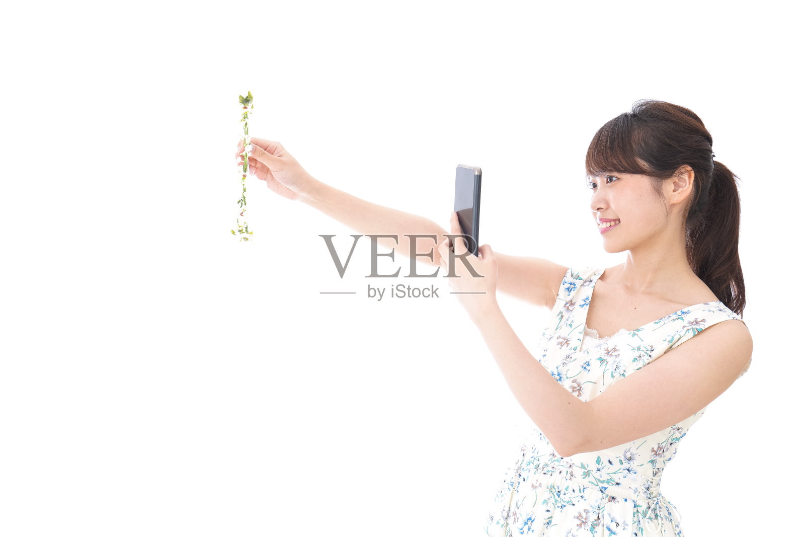 女人在网上市场销售照片摄影图片