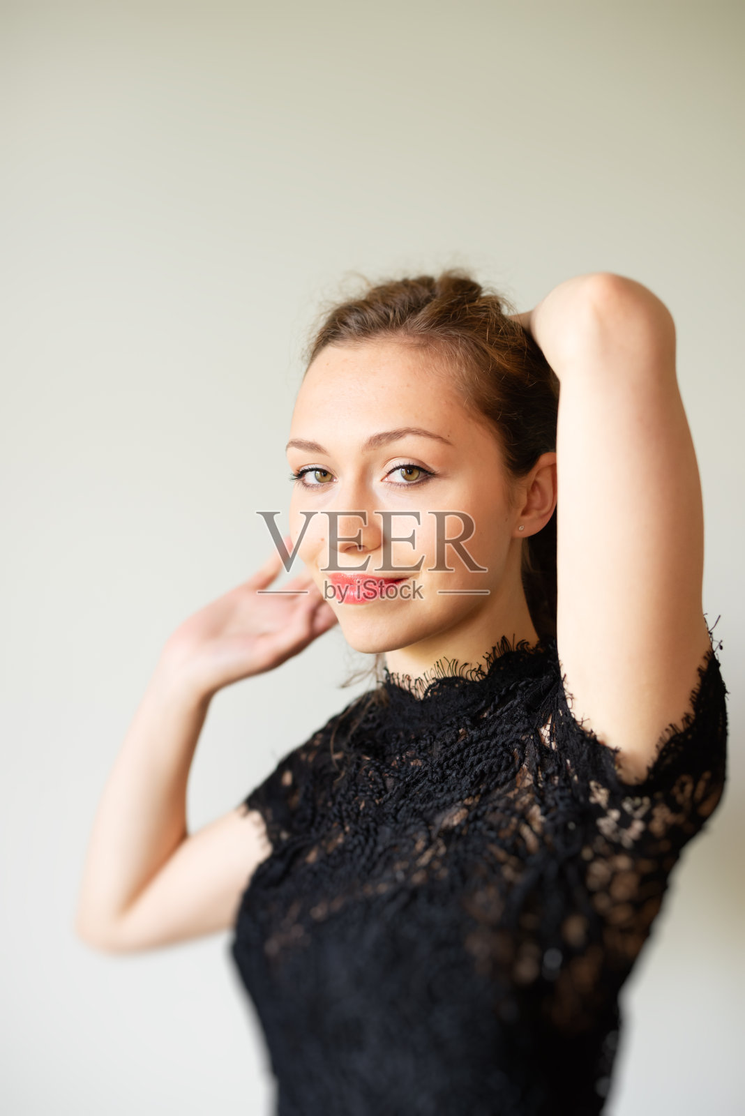 优雅的年轻女子照片摄影图片