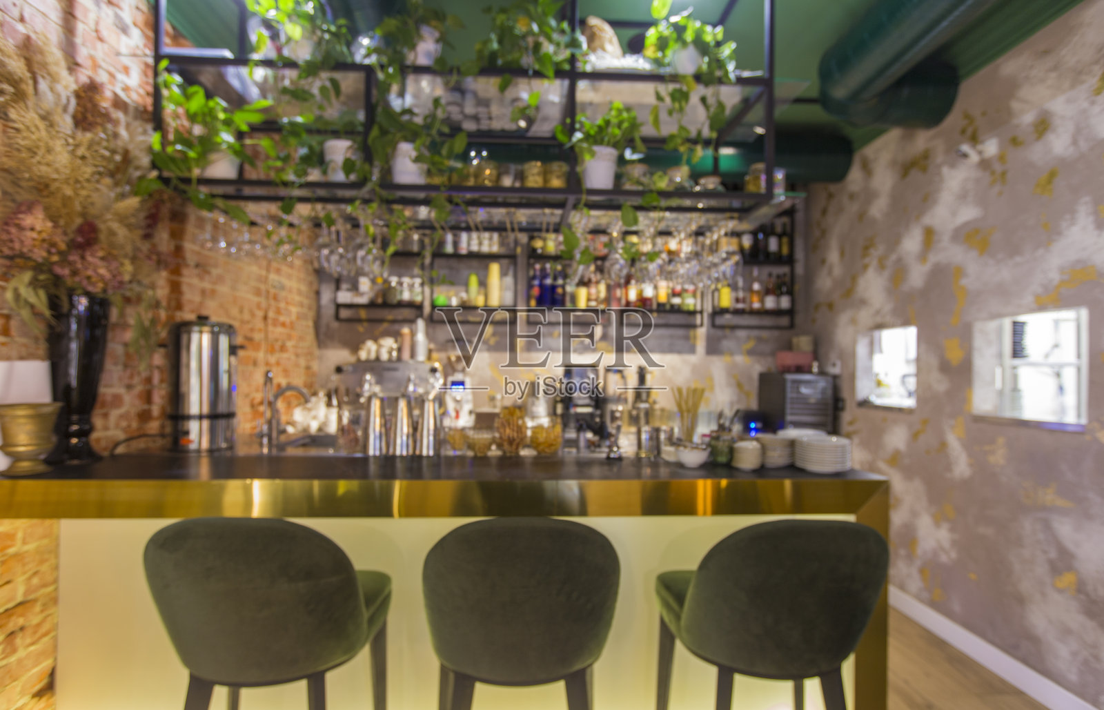 现代都市的室内咖啡厅或餐厅内部设有餐饮场所照片摄影图片