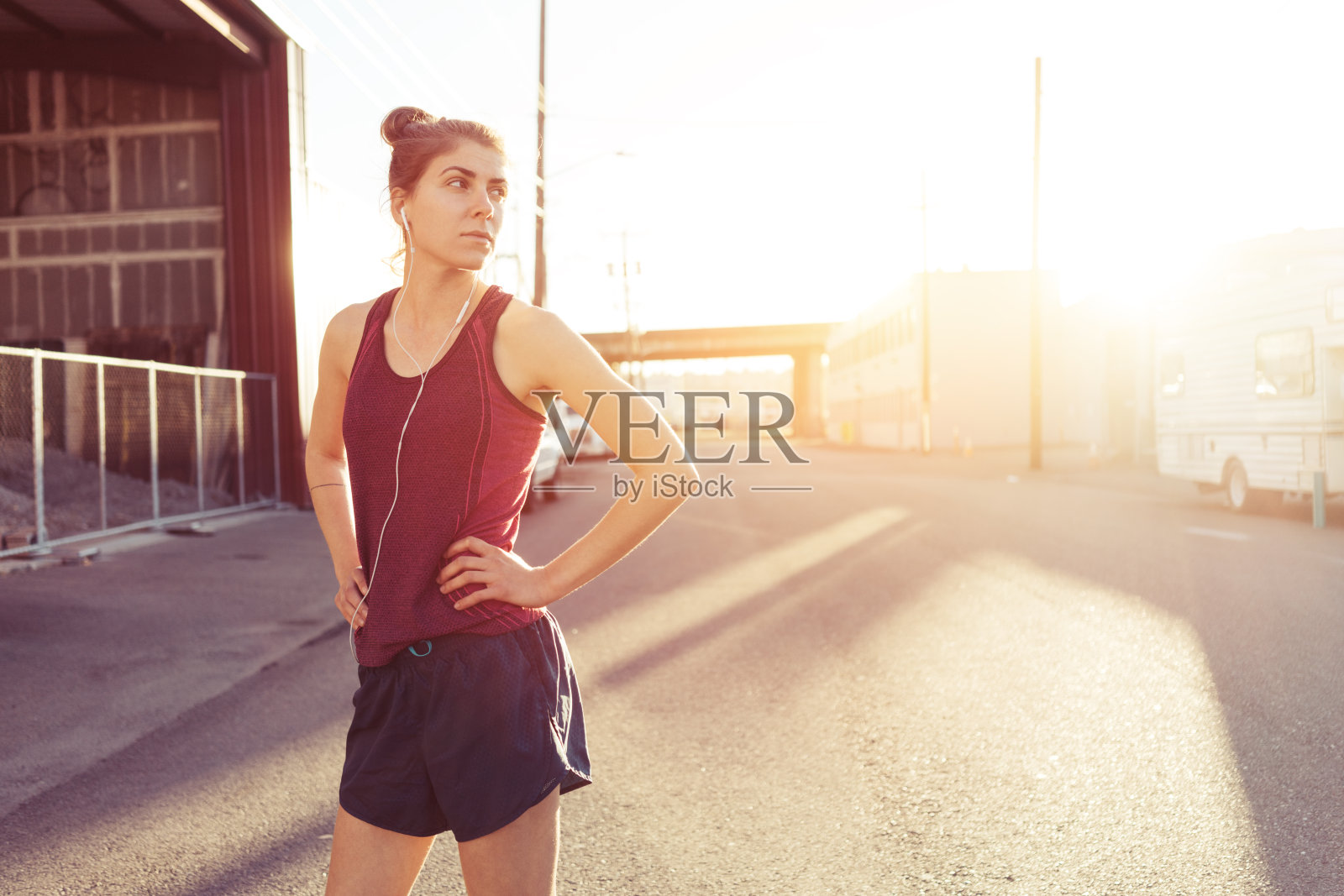 街上的运动女人照片摄影图片