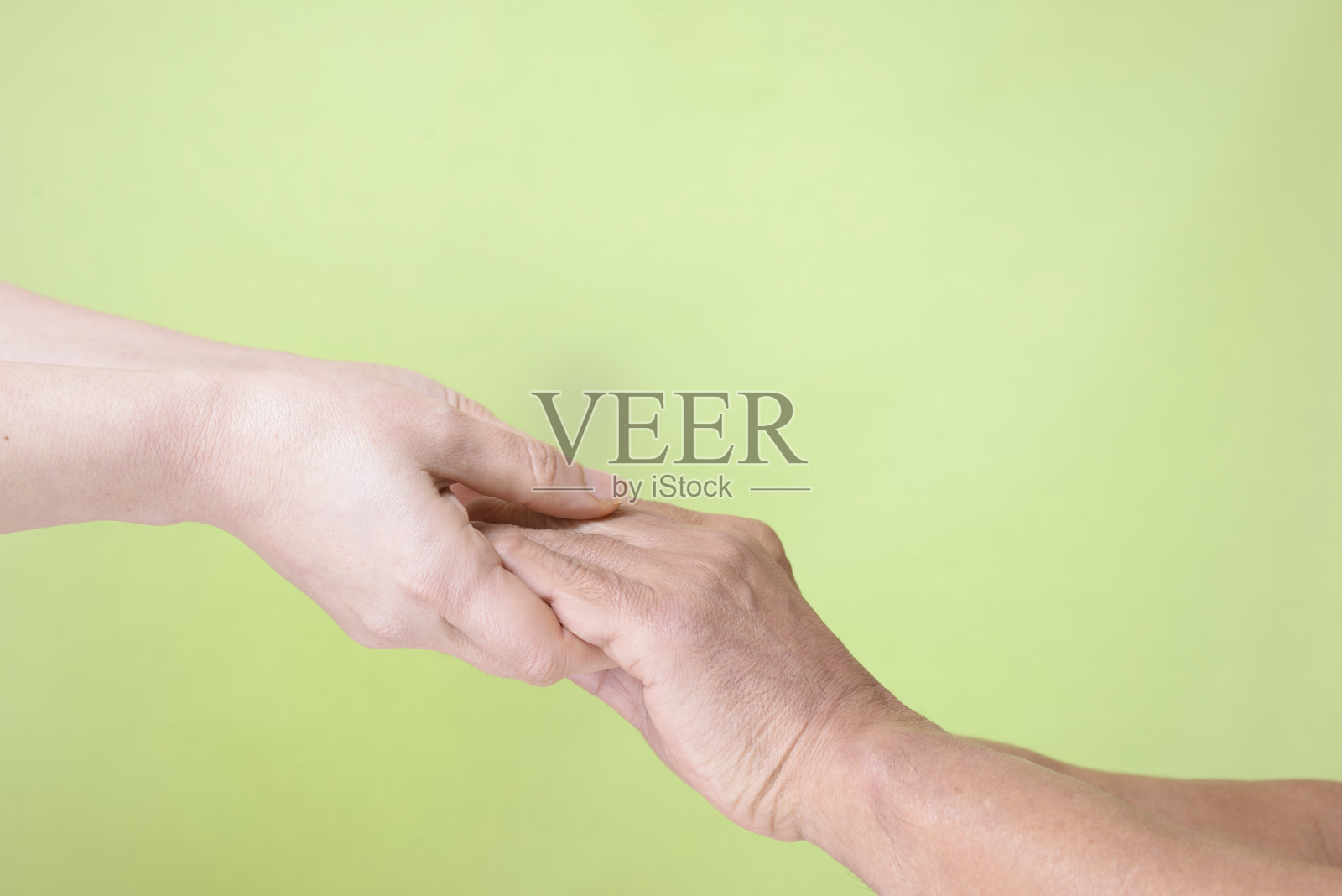 女性手和男性手照片摄影图片