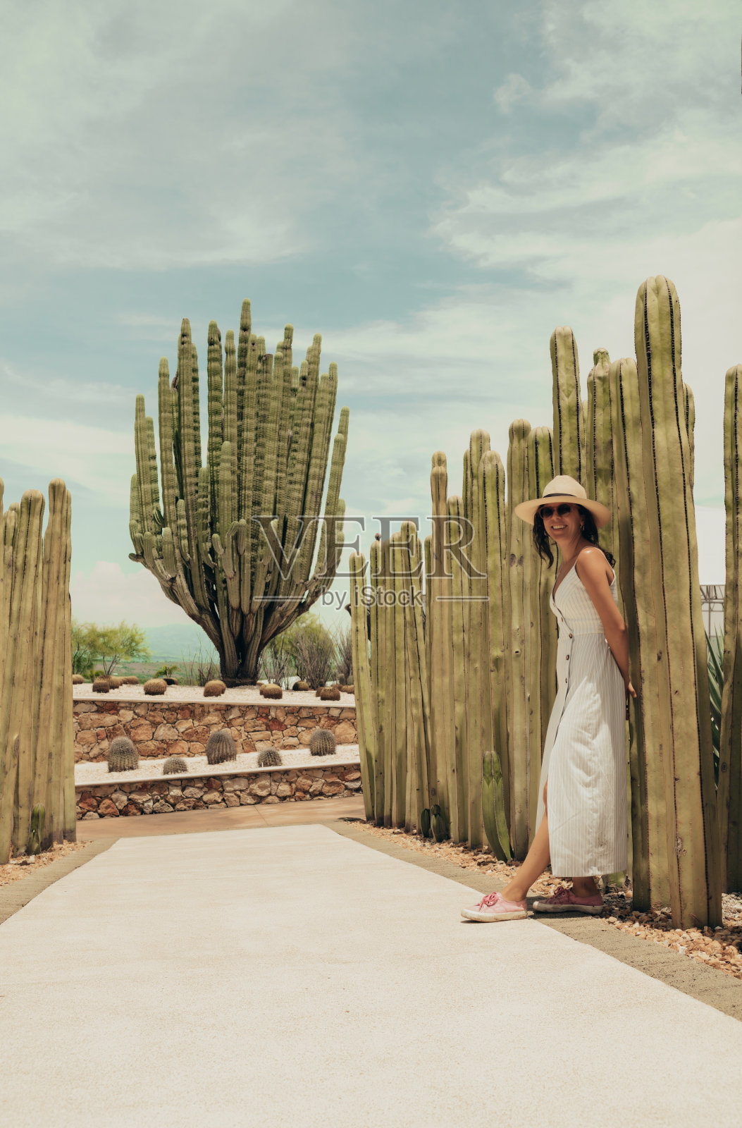 在墨西哥旅行的女子照片摄影图片