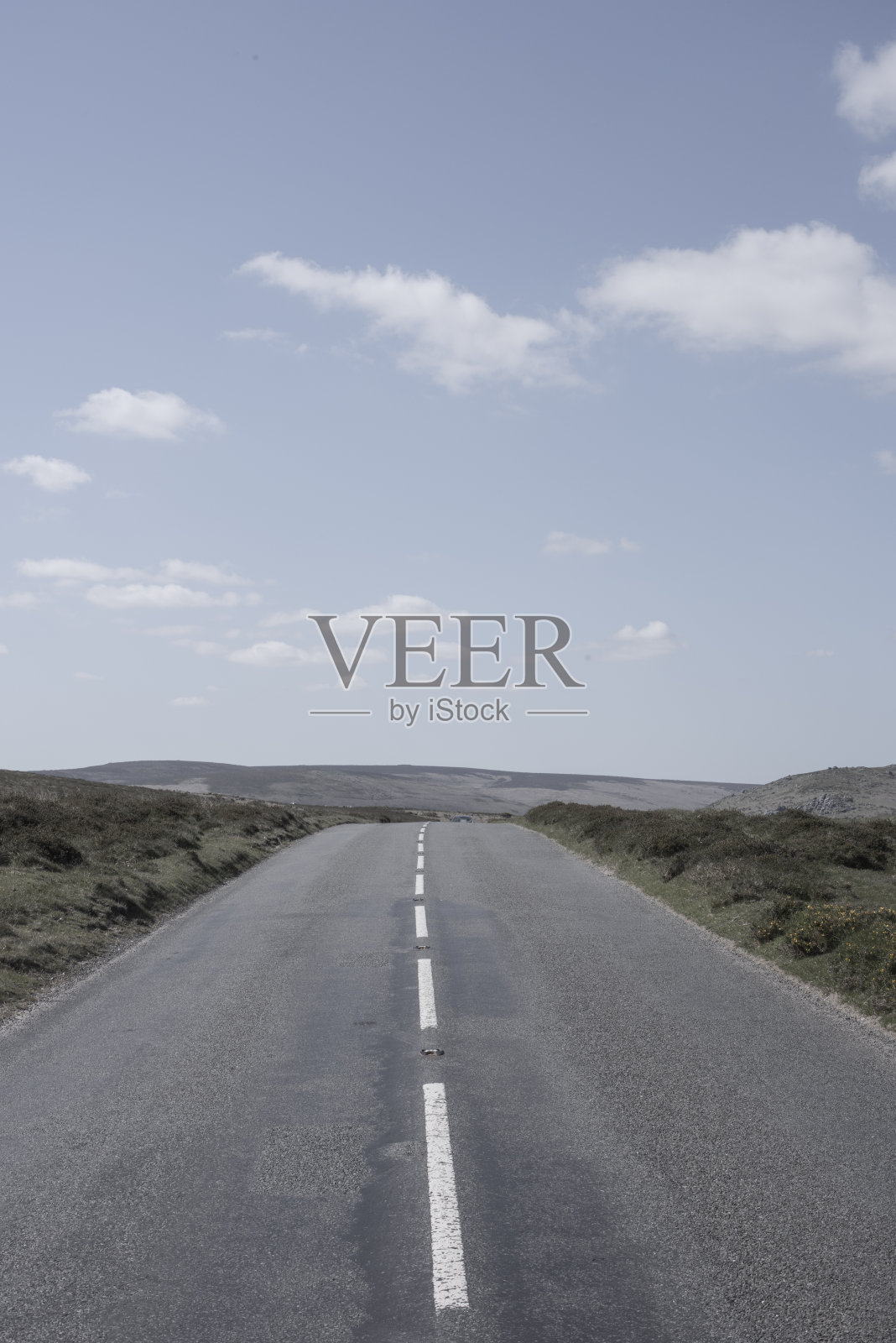 通往沼地里的Widecombe的路照片摄影图片