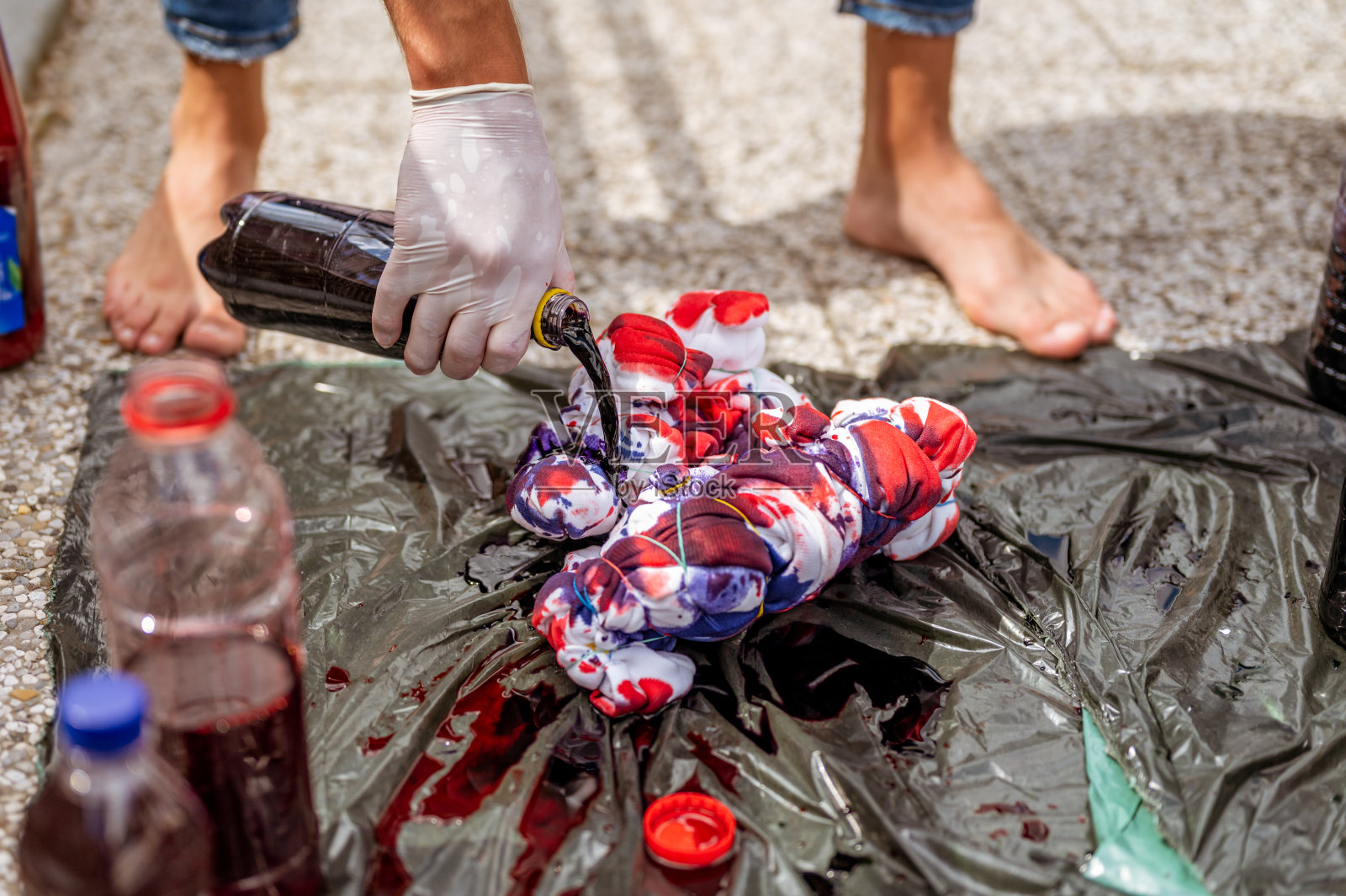 制作扎染衣服照片摄影图片